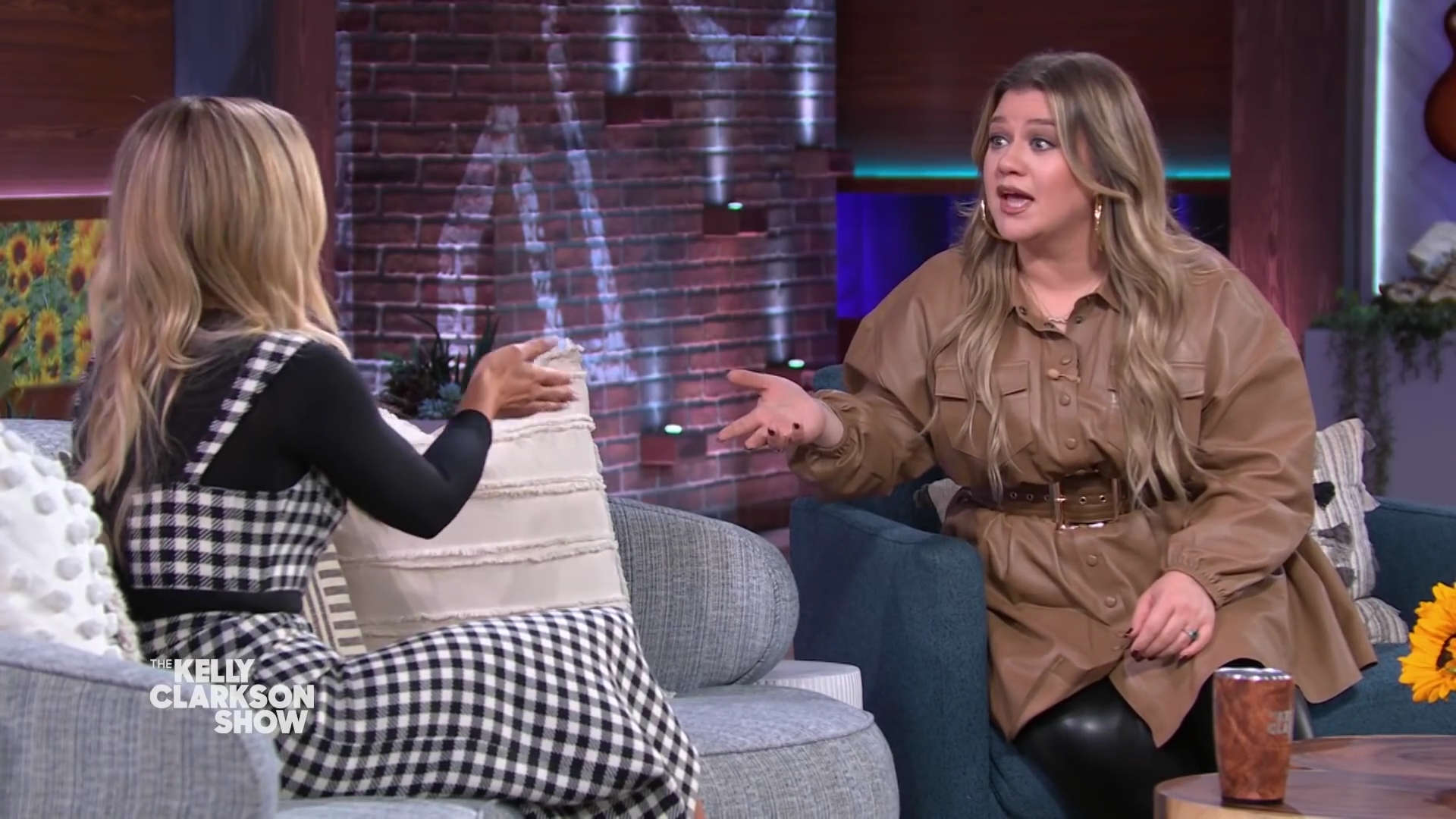 DailyDuff-dot-nl_2022TheKellyClarksonShow0414.jpg