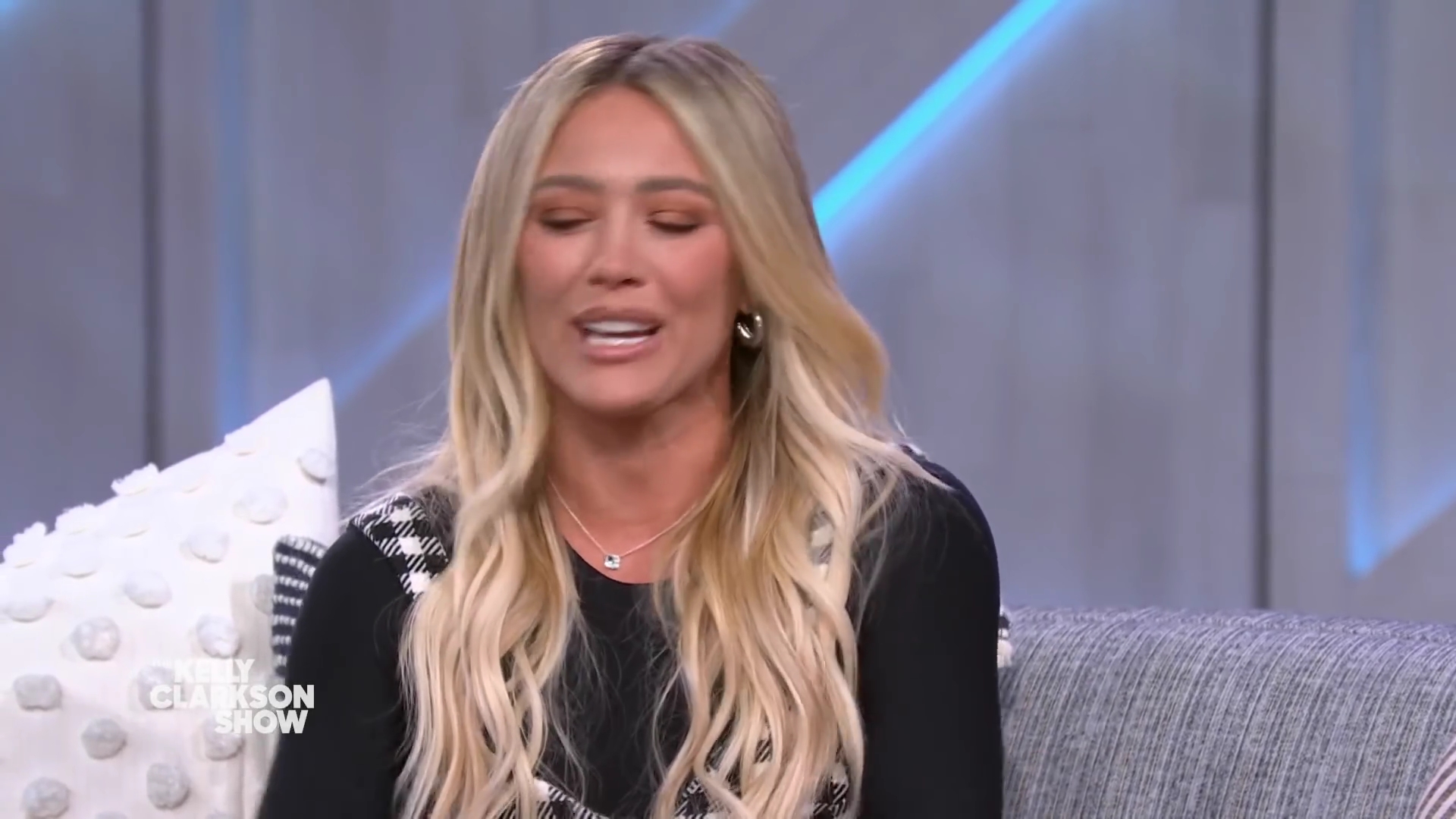 DailyDuff-dot-nl_2022TheKellyClarksonShow0435.jpg