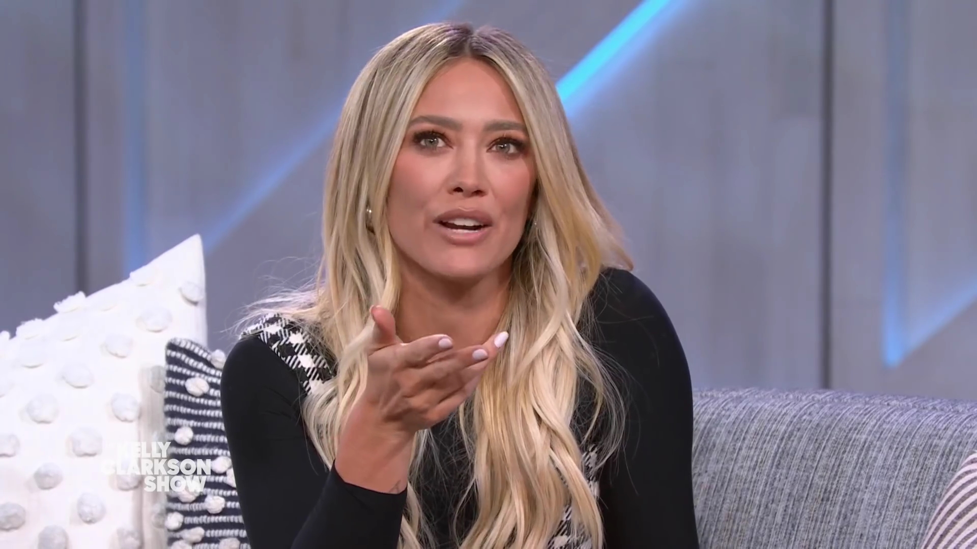 DailyDuff-dot-nl_2022TheKellyClarksonShow0475.jpg
