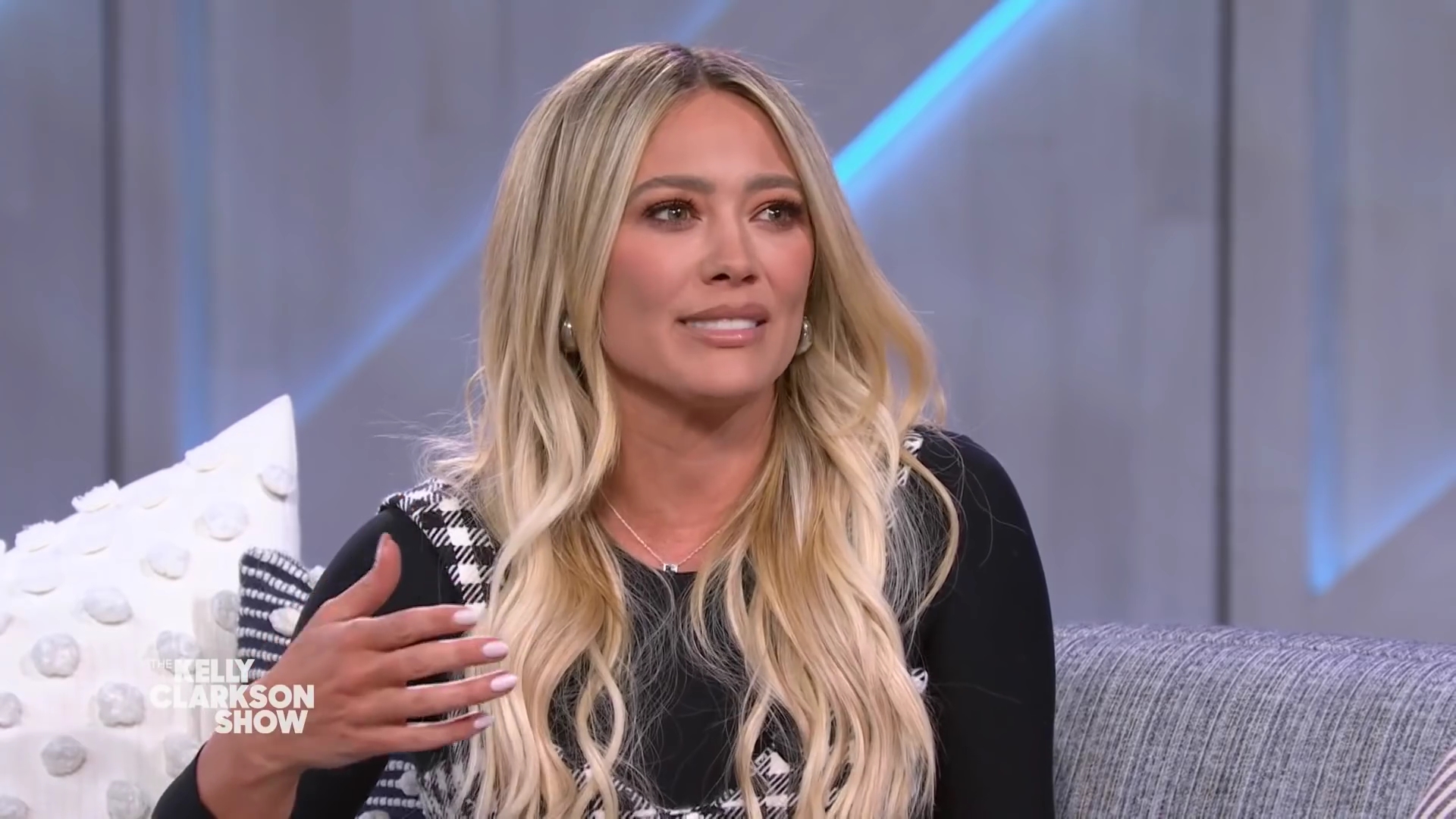 DailyDuff-dot-nl_2022TheKellyClarksonShow0508.jpg DailyDuff-dot-nl_2022TheKellyClarksonShow0508.jpg