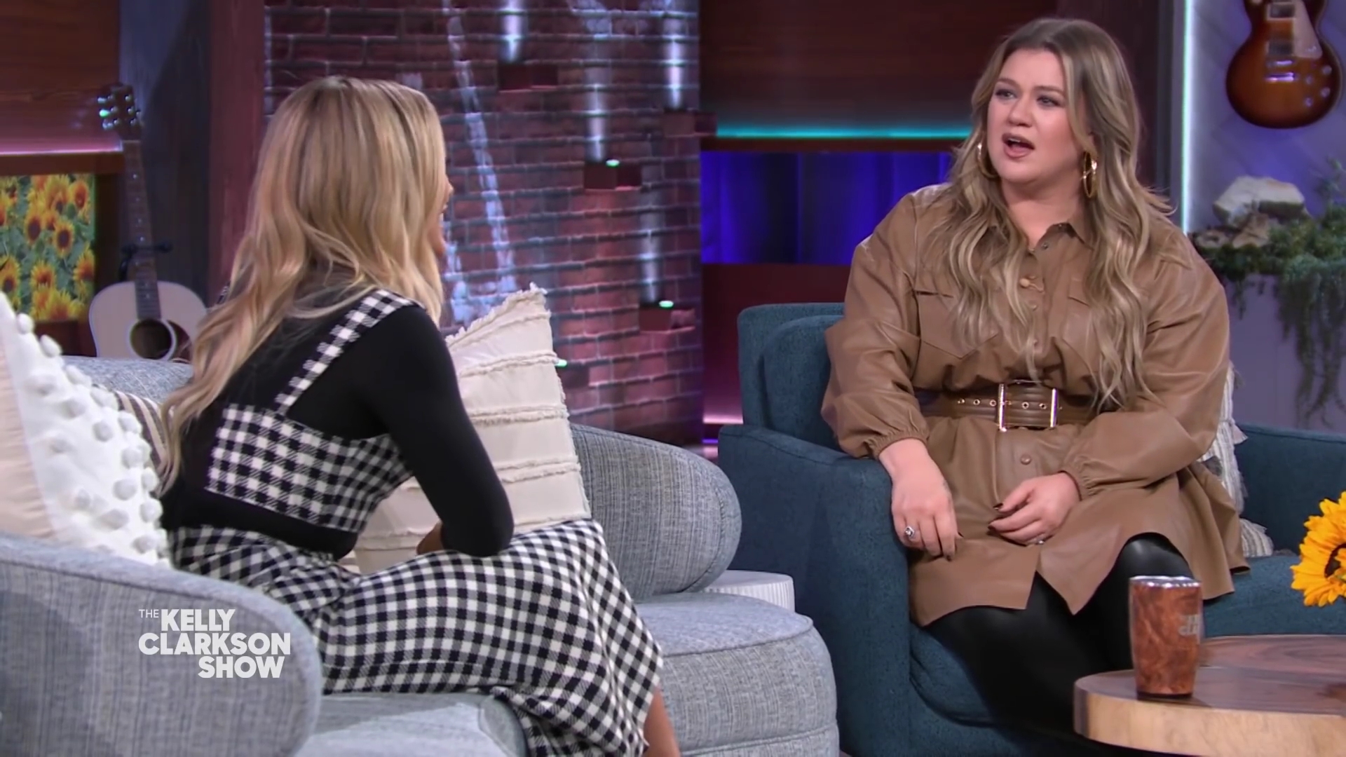 DailyDuff-dot-nl_2022TheKellyClarksonShow0513.jpg