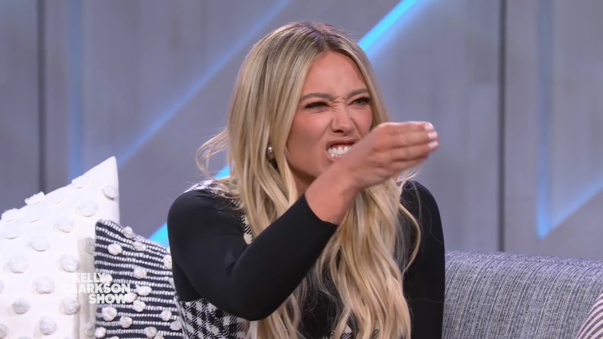 DailyDuff-dot-nl_2022TheKellyClarksonShow0518.jpg