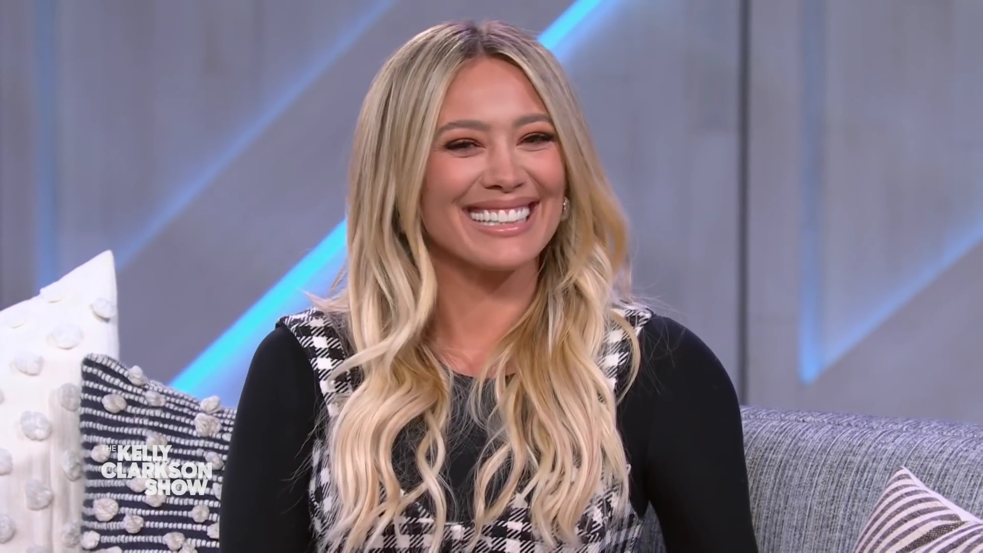 DailyDuff-dot-nl_2022TheKellyClarksonShow0545.jpg