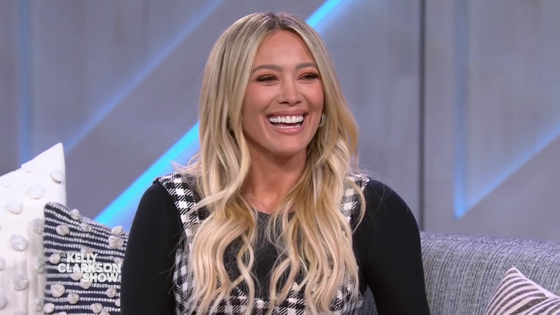 DailyDuff-dot-nl_2022TheKellyClarksonShow0546.jpg