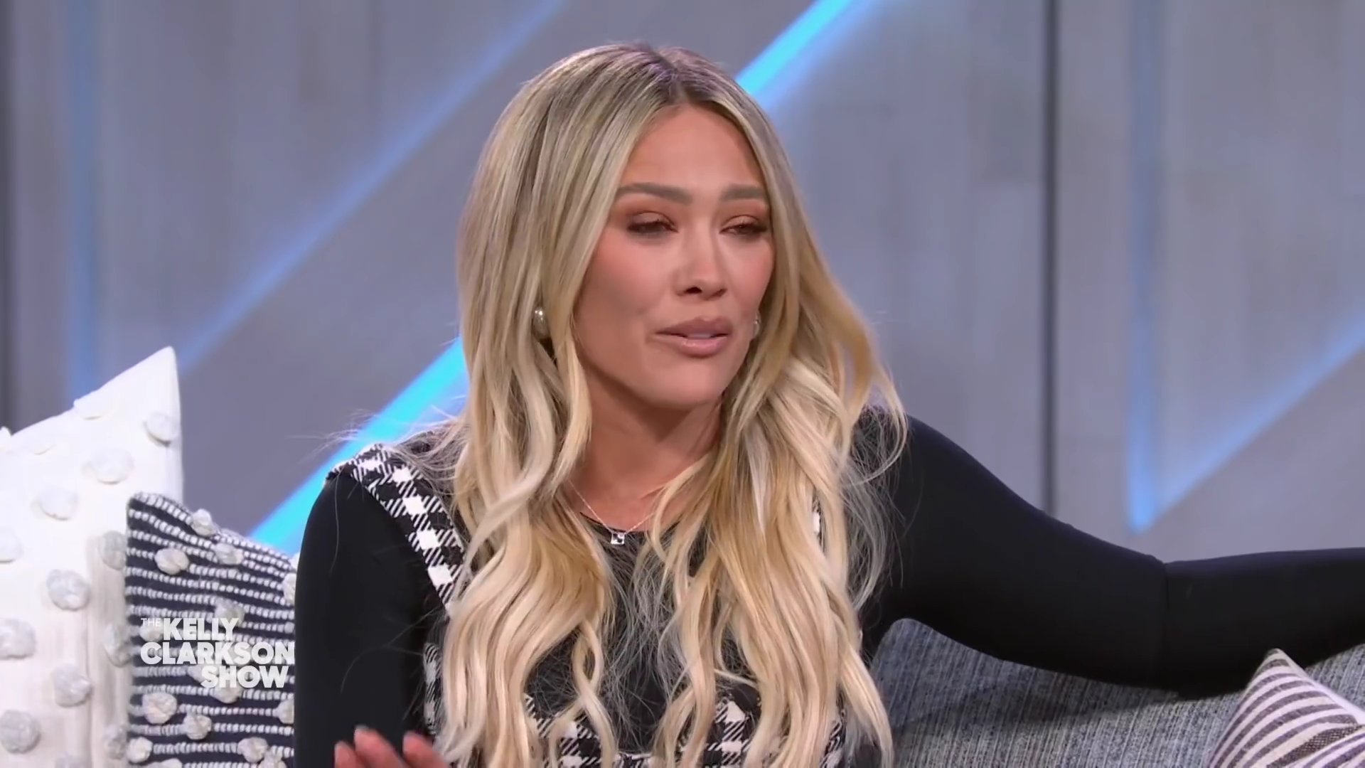 DailyDuff-dot-nl_2022TheKellyClarksonShow0557.jpg