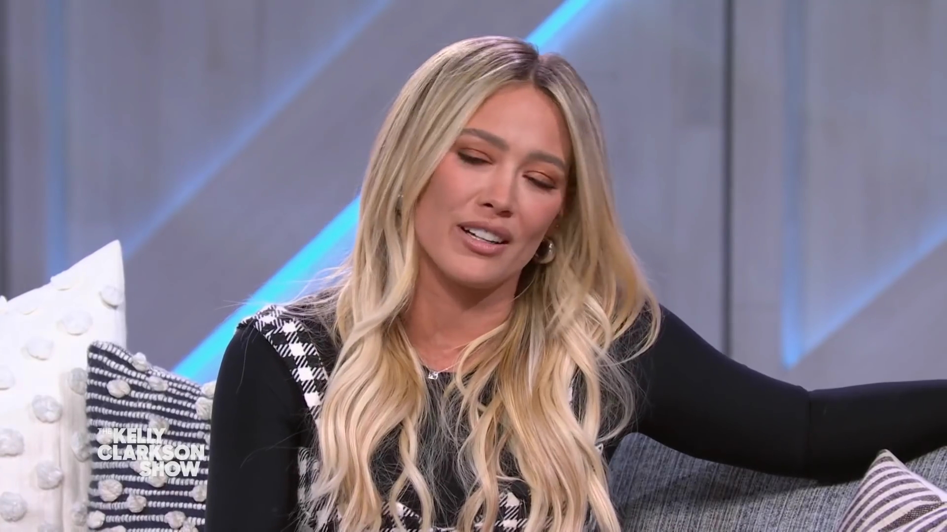 DailyDuff-dot-nl_2022TheKellyClarksonShow0558.jpg