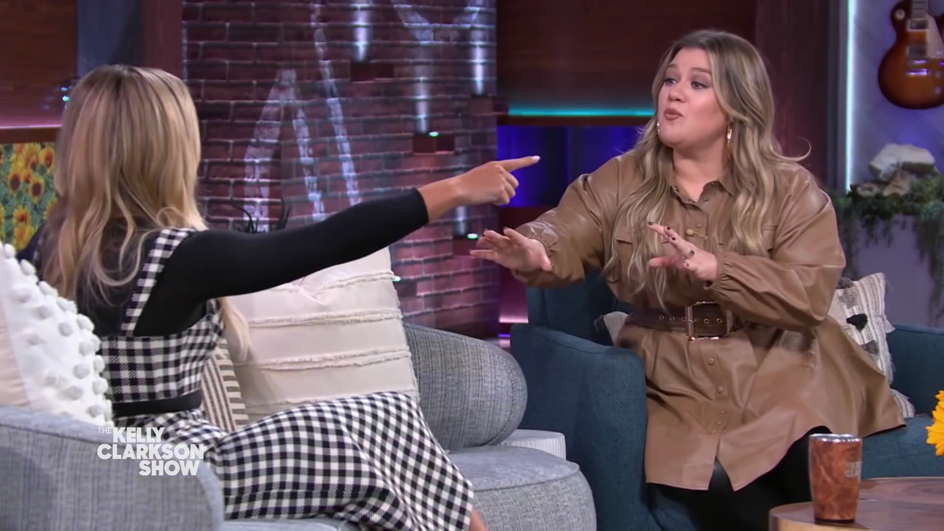 DailyDuff-dot-nl_2022TheKellyClarksonShow0565.jpg