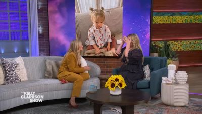 DailyDuff-dot-nl_2023TheKellyClarksonShow0304.jpg