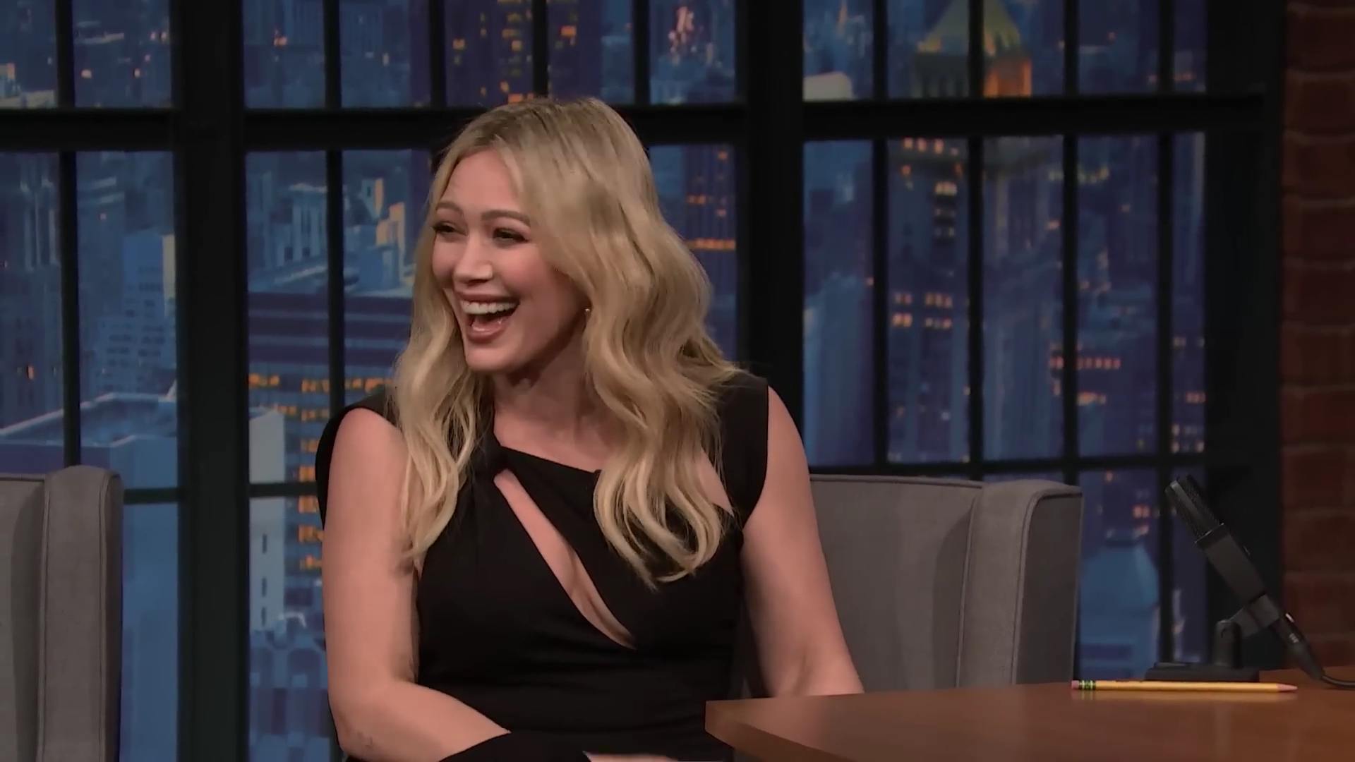 DailyDuff-dot-nl_2023LateNightwithSethMeyers0061.jpg