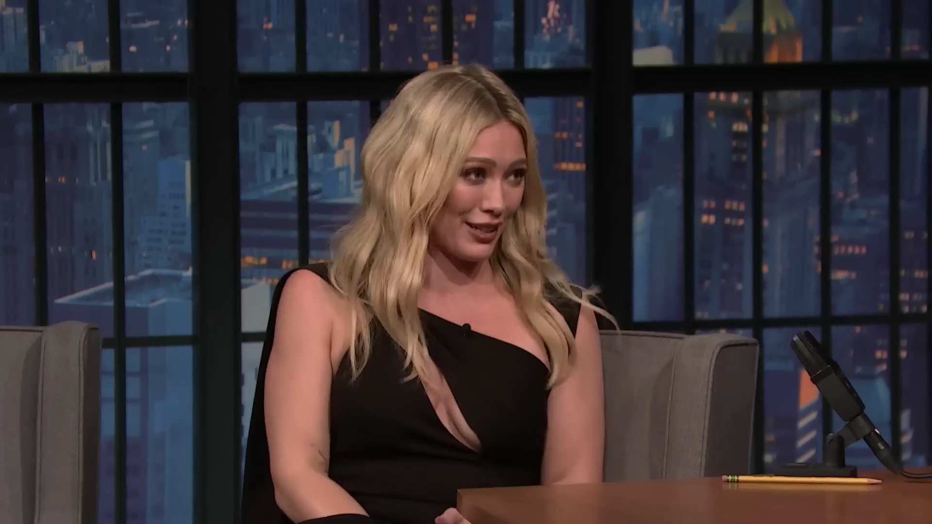DailyDuff-dot-nl_2023LateNightwithSethMeyers0067.jpg
