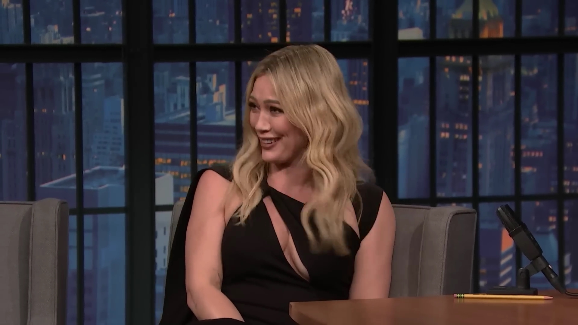 DailyDuff-dot-nl_2023LateNightwithSethMeyers0069.jpg DailyDuff-dot-nl_2023LateNightwithSethMeyers0069.jpg