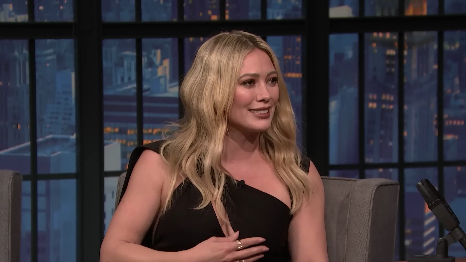 DailyDuff-dot-nl_2023LateNightwithSethMeyers0097.jpg DailyDuff-dot-nl_2023LateNightwithSethMeyers0097.jpg