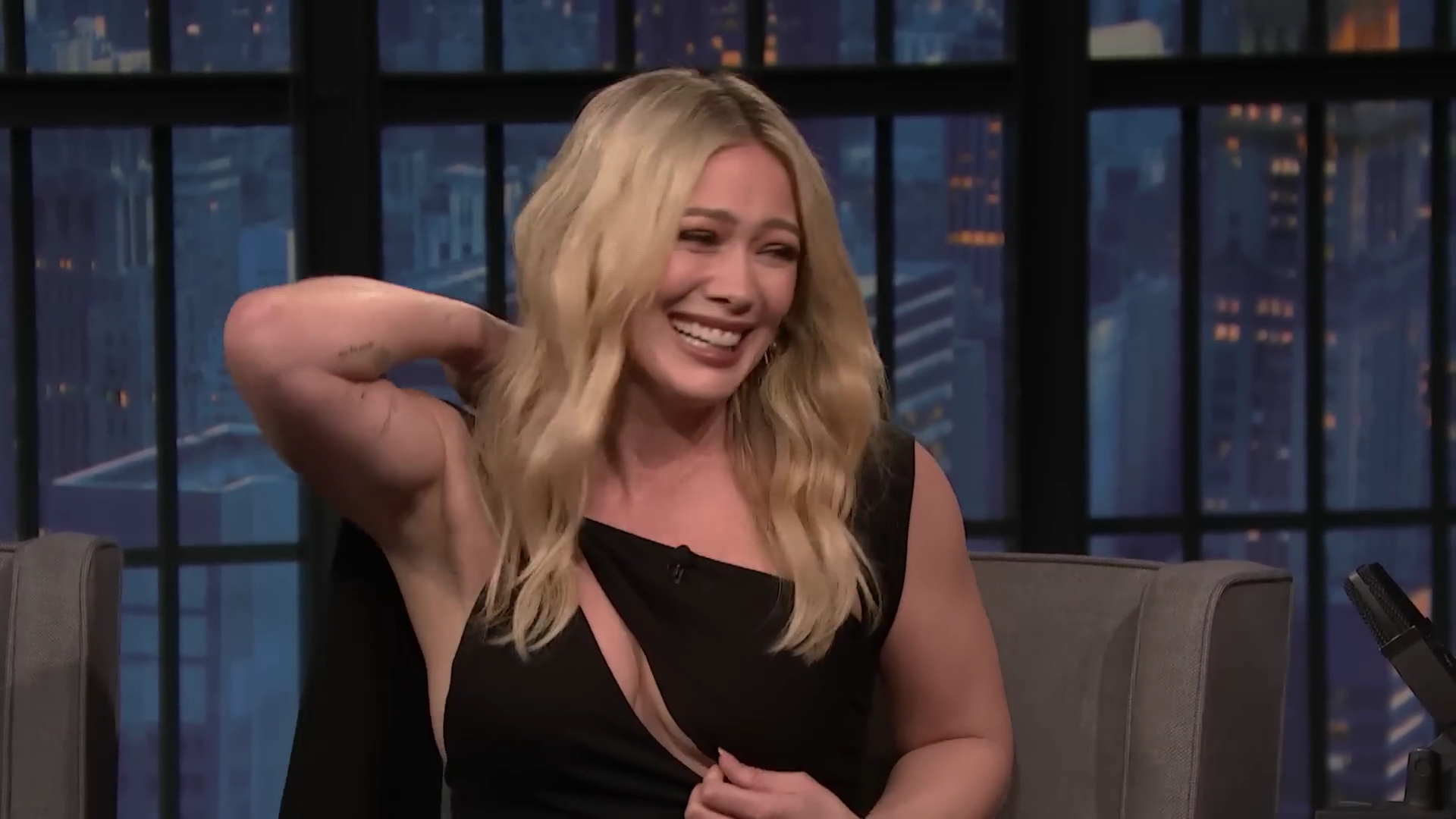 DailyDuff-dot-nl_2023LateNightwithSethMeyers0110.jpg DailyDuff-dot-nl_2023LateNightwithSethMeyers0110.jpg