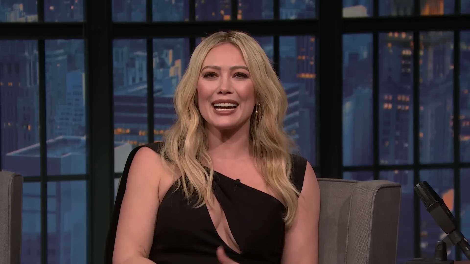 DailyDuff-dot-nl_2023LateNightwithSethMeyers0118.jpg DailyDuff-dot-nl_2023LateNightwithSethMeyers0118.jpg