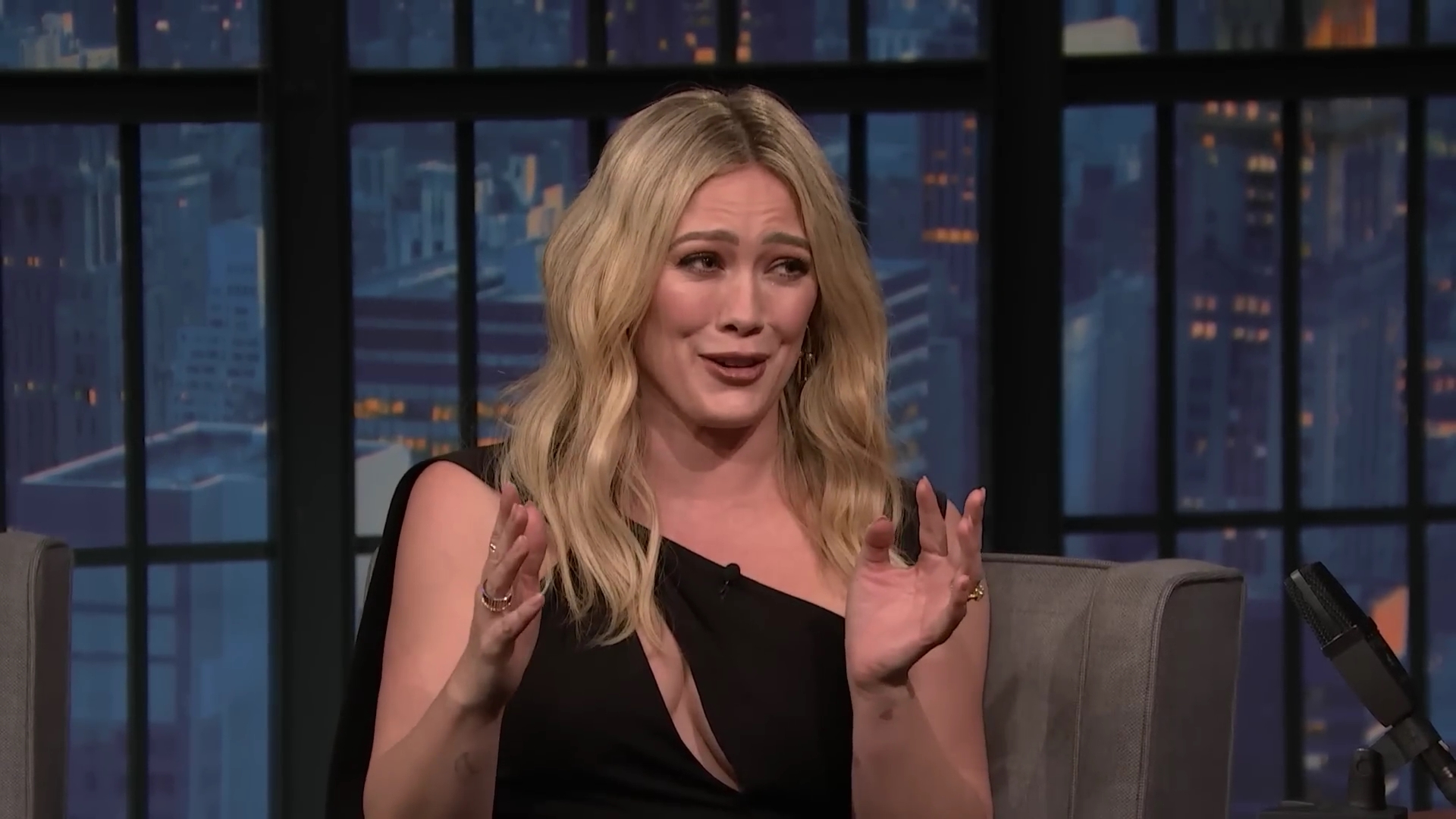 DailyDuff-dot-nl_2023LateNightwithSethMeyers0123.jpg DailyDuff-dot-nl_2023LateNightwithSethMeyers0123.jpg