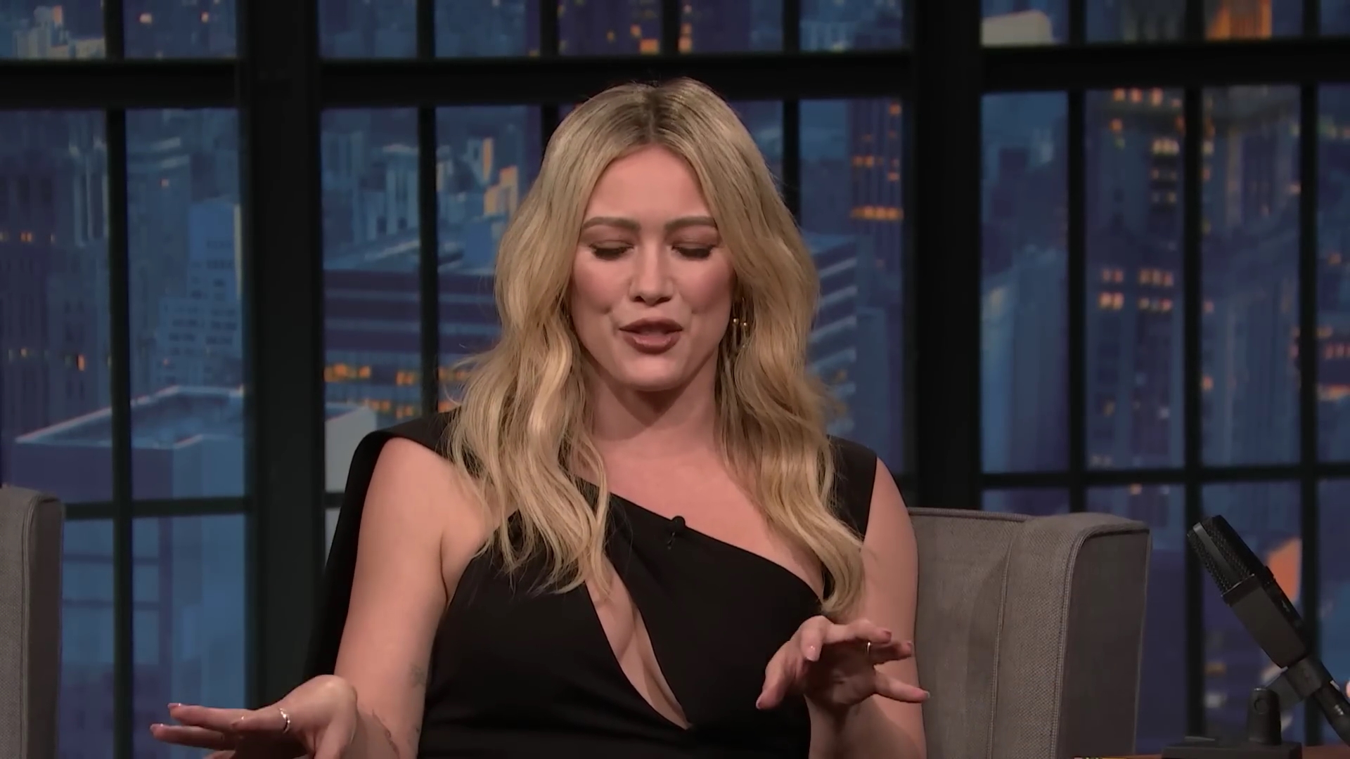 DailyDuff-dot-nl_2023LateNightwithSethMeyers0148.jpg DailyDuff-dot-nl_2023LateNightwithSethMeyers0148.jpg