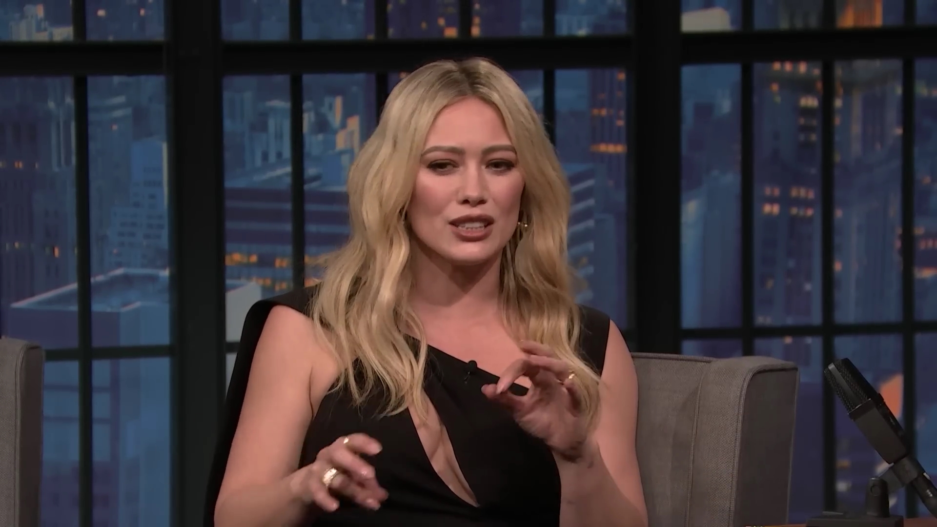 DailyDuff-dot-nl_2023LateNightwithSethMeyers0149.jpg DailyDuff-dot-nl_2023LateNightwithSethMeyers0149.jpg