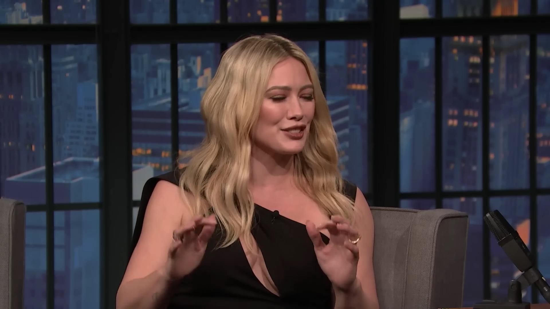 DailyDuff-dot-nl_2023LateNightwithSethMeyers0152.jpg DailyDuff-dot-nl_2023LateNightwithSethMeyers0152.jpg