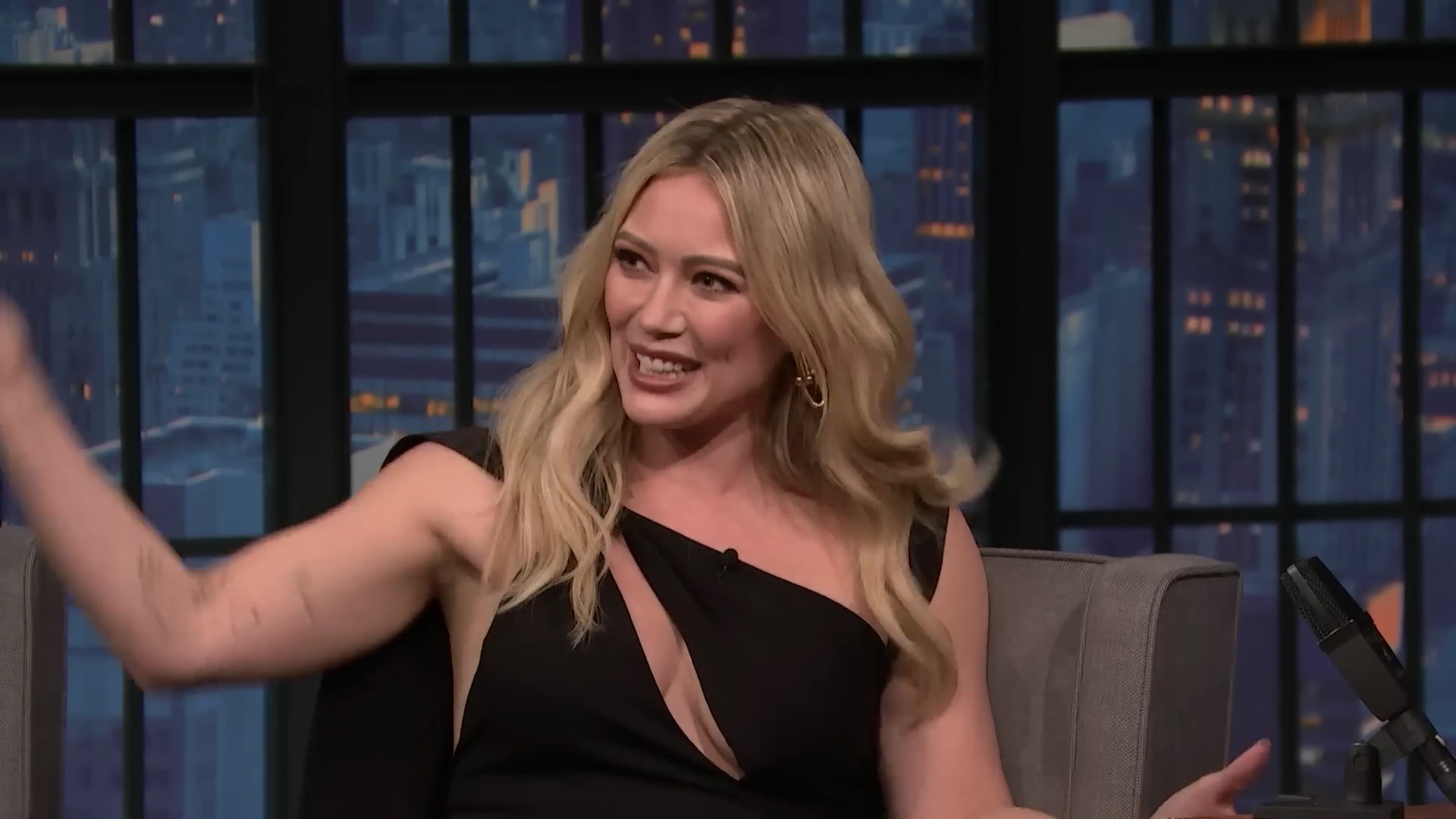 DailyDuff-dot-nl_2023LateNightwithSethMeyers0157.jpg