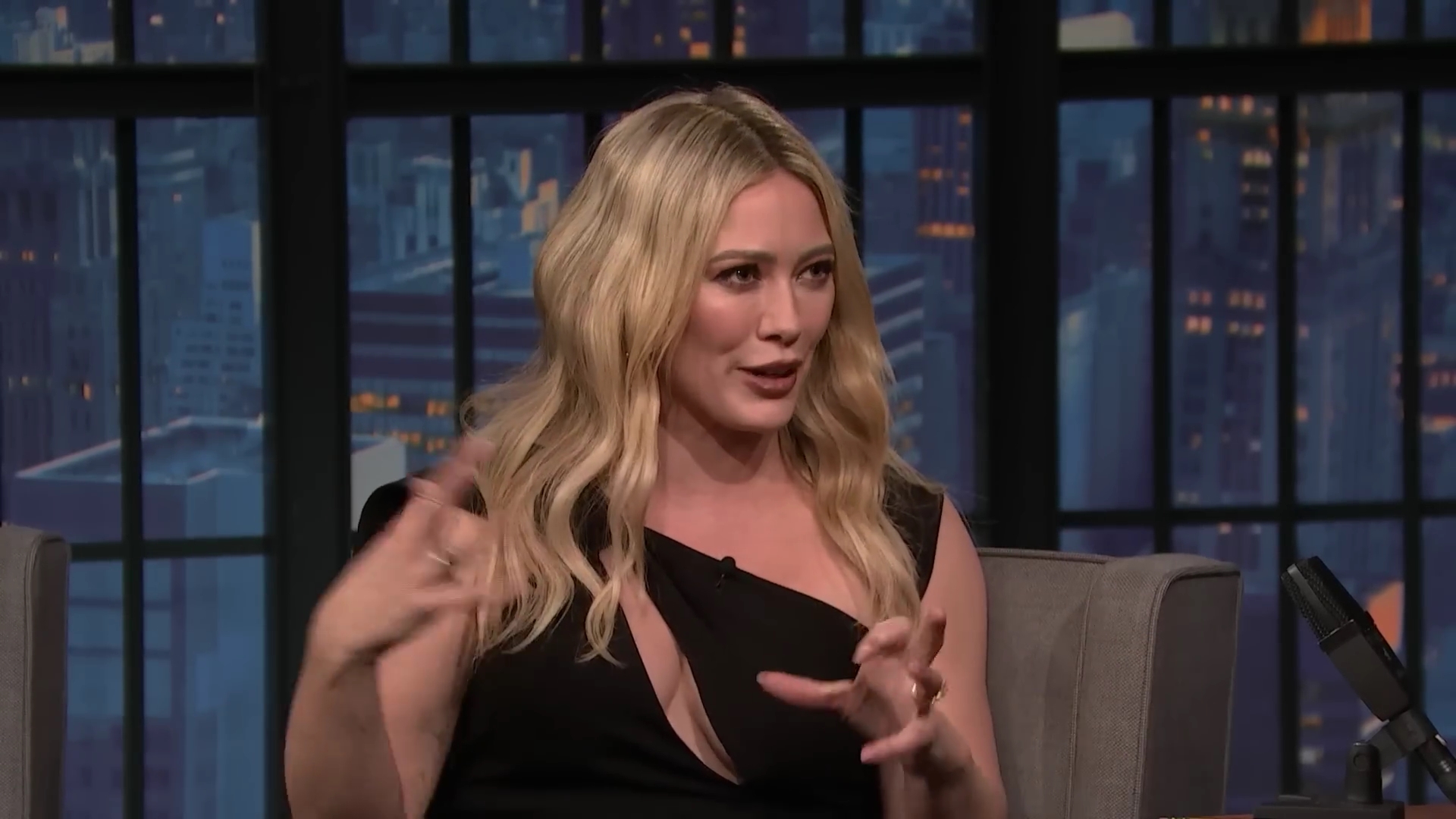 DailyDuff-dot-nl_2023LateNightwithSethMeyers0159.jpg