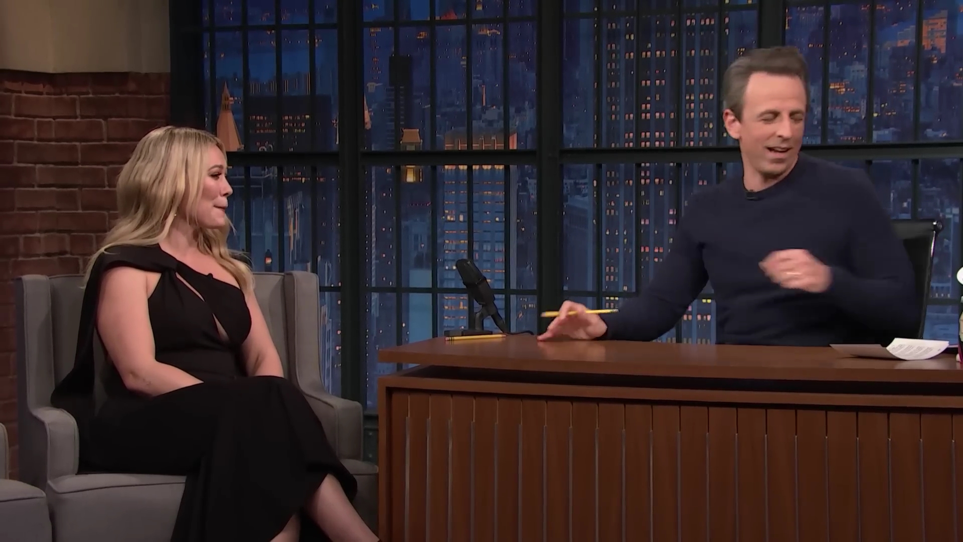 DailyDuff-dot-nl_2023LateNightwithSethMeyers0207.jpg DailyDuff-dot-nl_2023LateNightwithSethMeyers0207.jpg