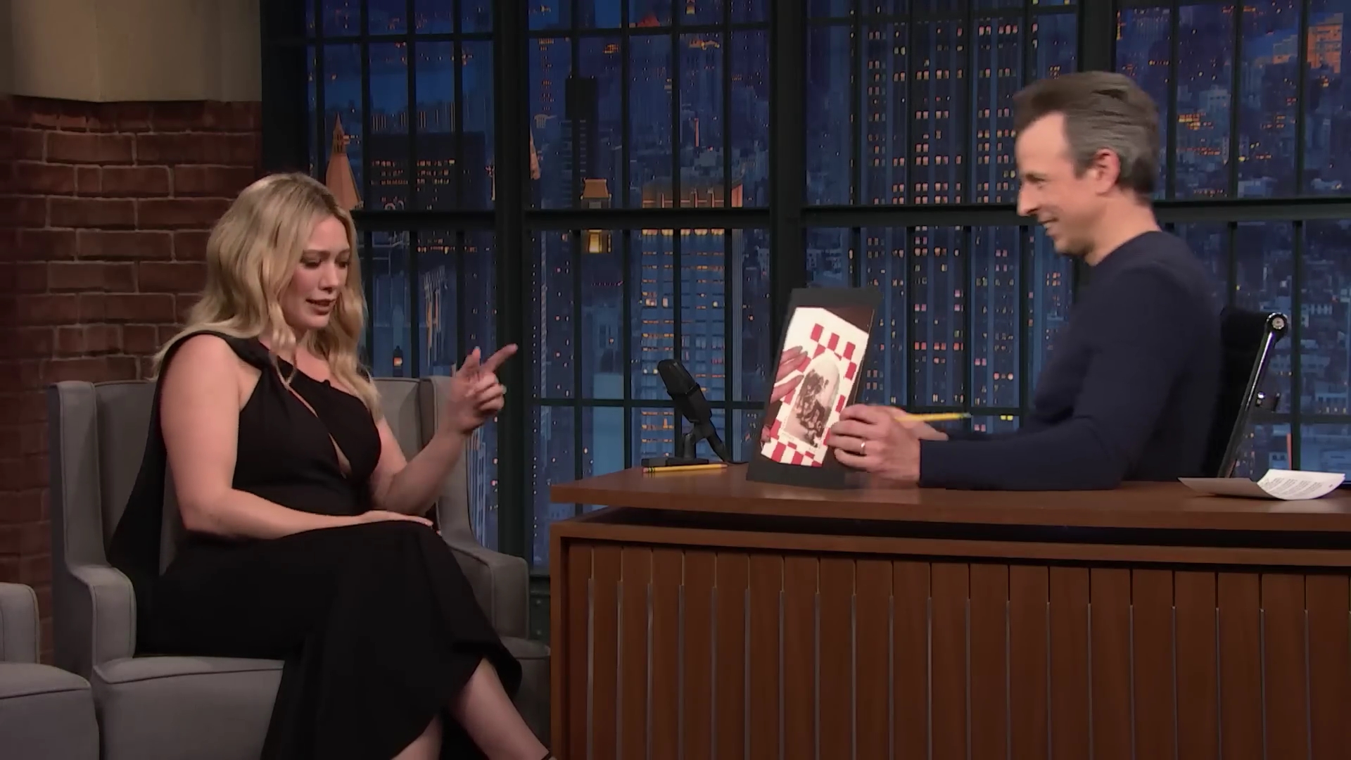 DailyDuff-dot-nl_2023LateNightwithSethMeyers0249.jpg DailyDuff-dot-nl_2023LateNightwithSethMeyers0249.jpg