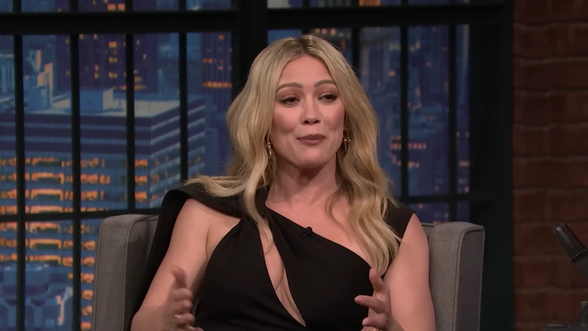 DailyDuff-dot-nl_2023LateNightwithSethMeyers0317.jpg DailyDuff-dot-nl_2023LateNightwithSethMeyers0317.jpg