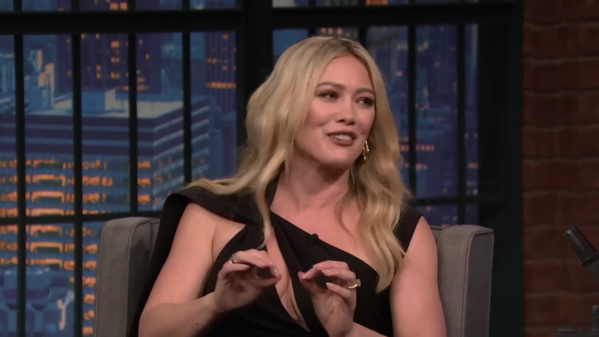 DailyDuff-dot-nl_2023LateNightwithSethMeyers0322.jpg