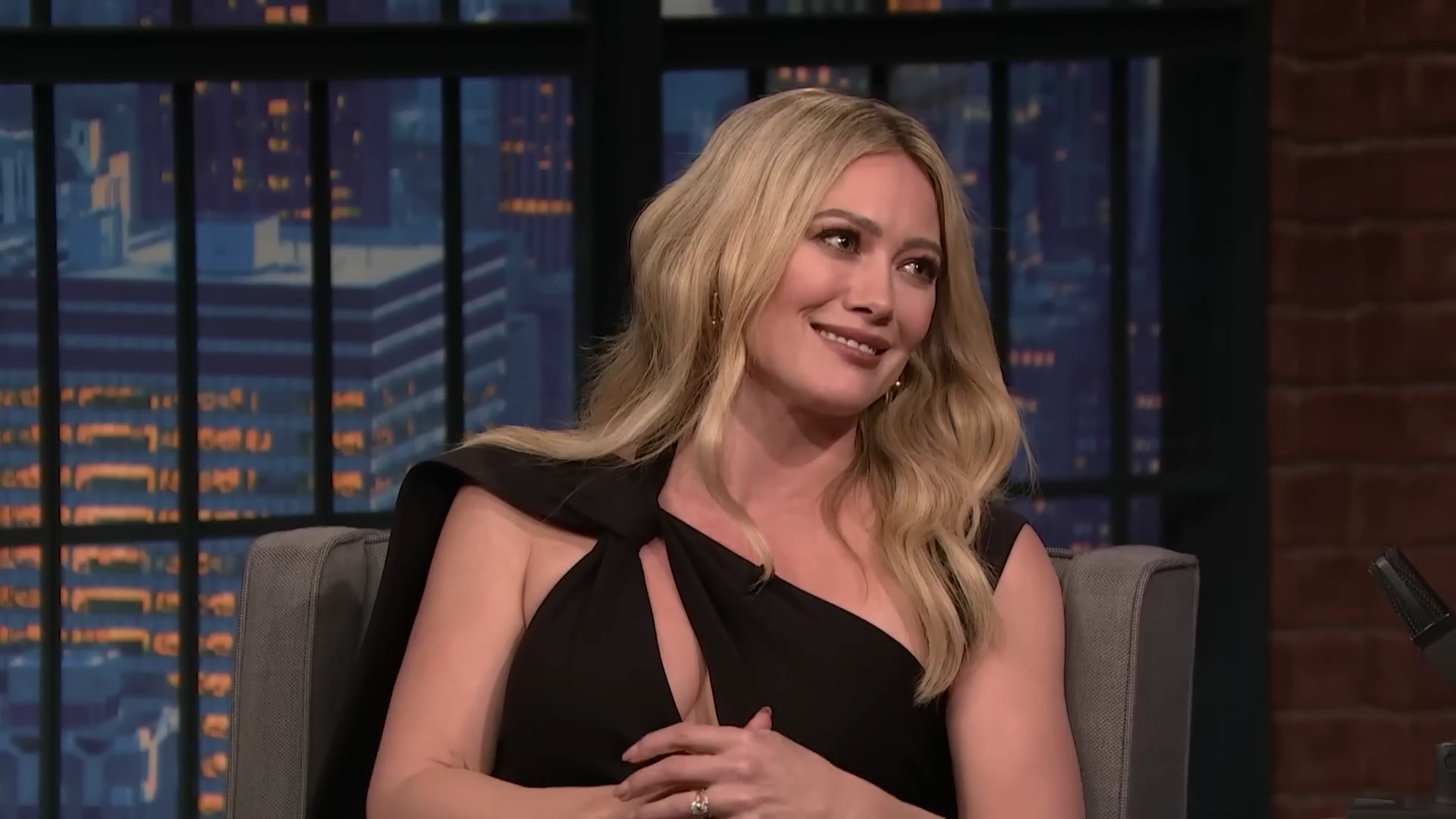DailyDuff-dot-nl_2023LateNightwithSethMeyers0323.jpg