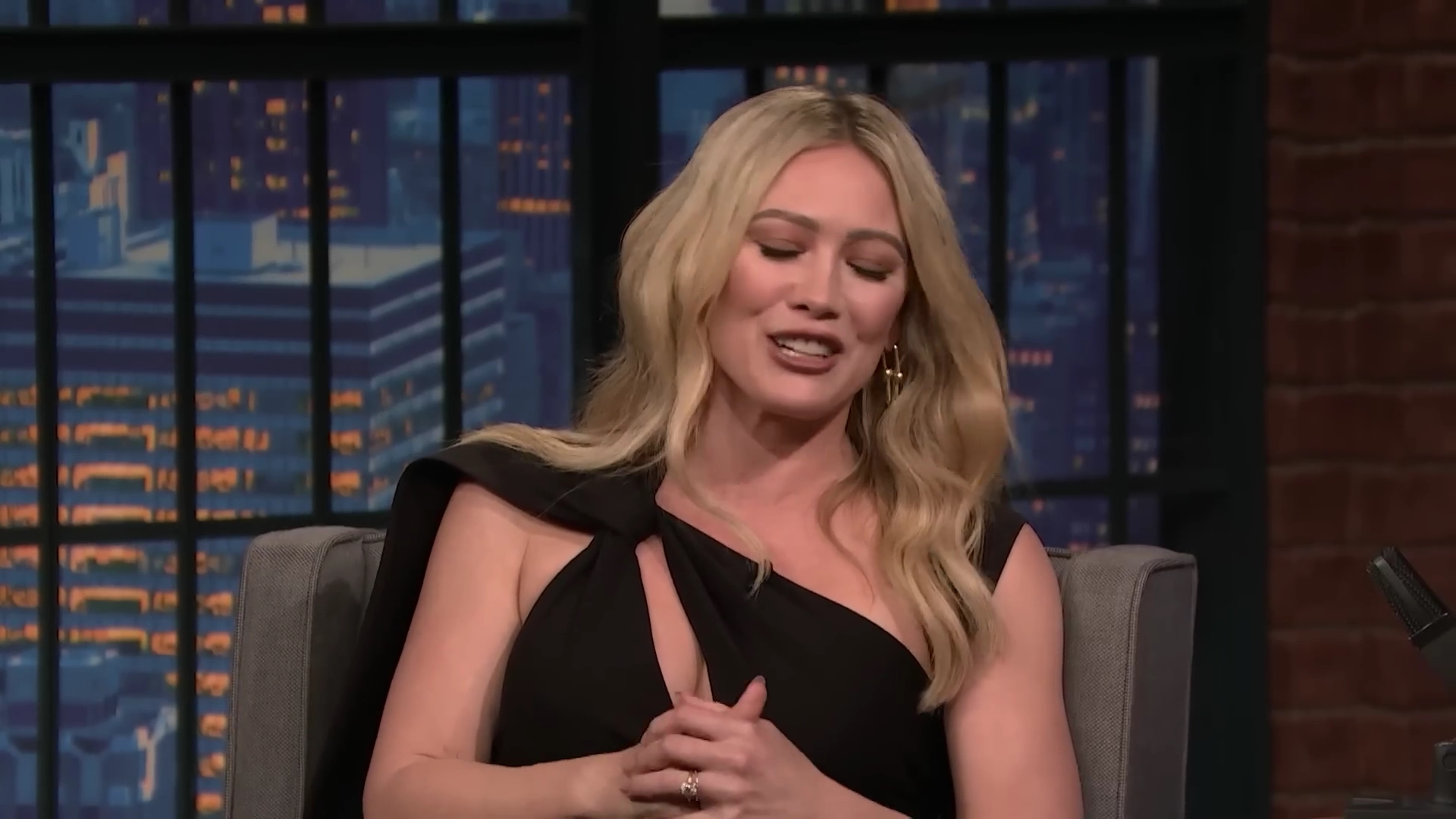 DailyDuff-dot-nl_2023LateNightwithSethMeyers0324.jpg DailyDuff-dot-nl_2023LateNightwithSethMeyers0324.jpg