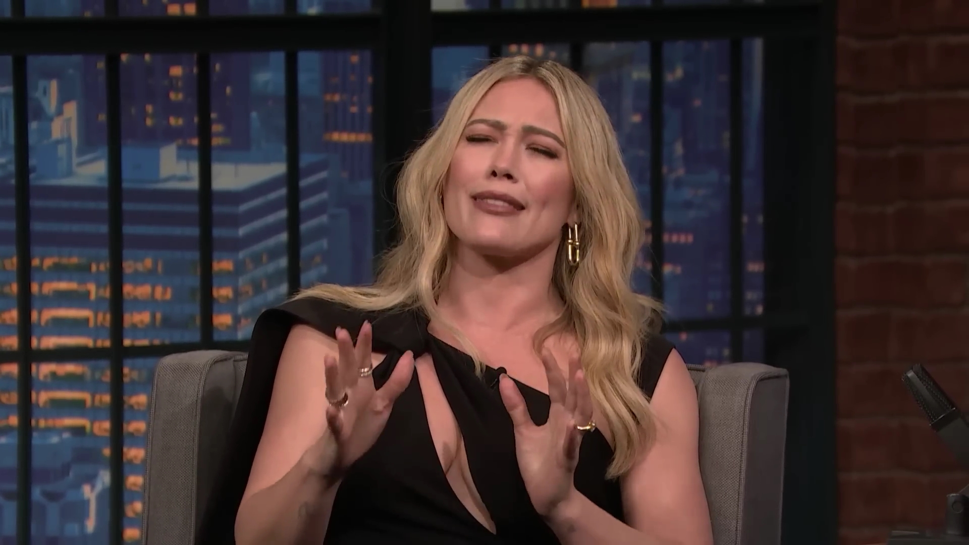 DailyDuff-dot-nl_2023LateNightwithSethMeyers0326.jpg