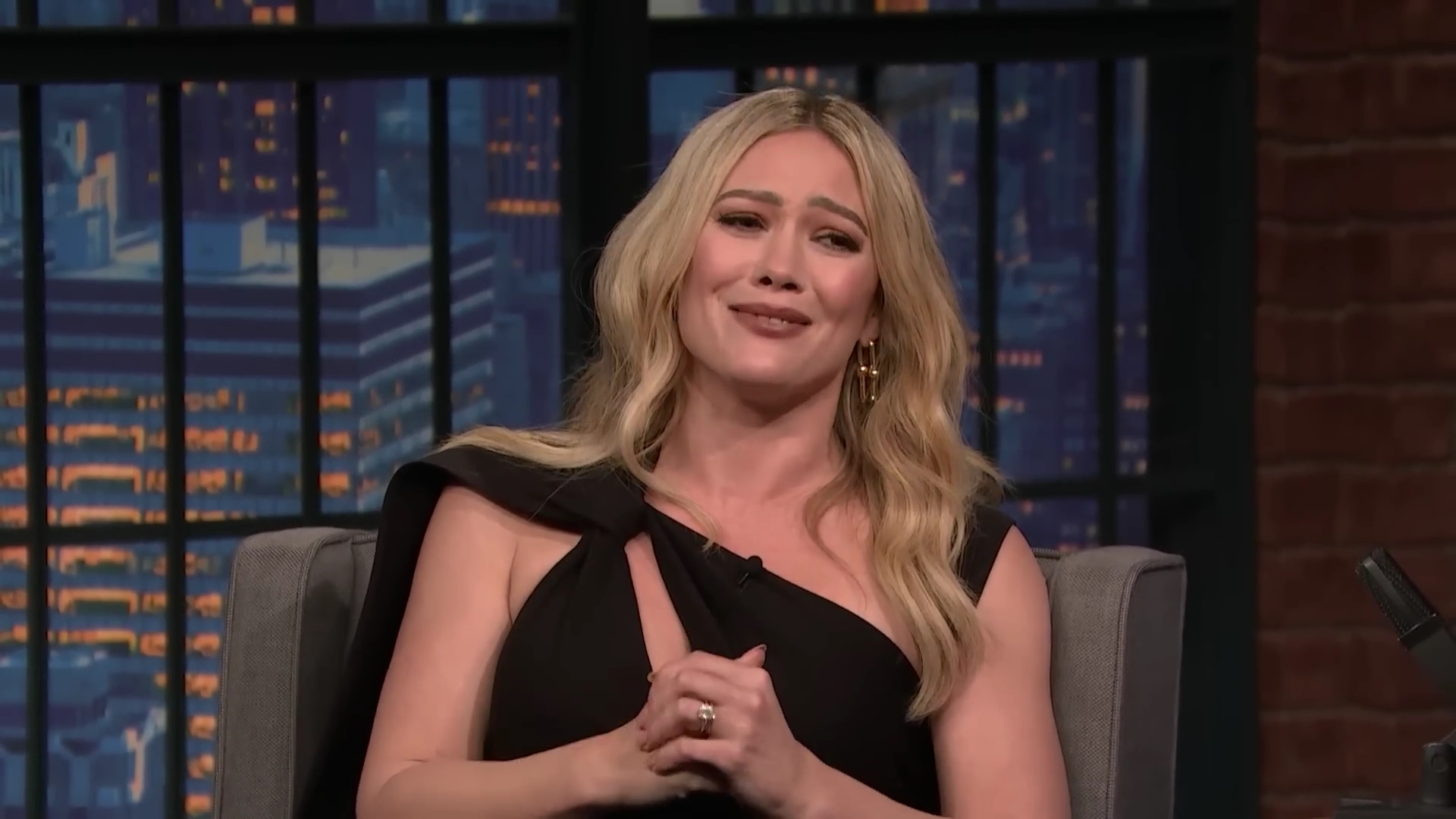 DailyDuff-dot-nl_2023LateNightwithSethMeyers0328.jpg