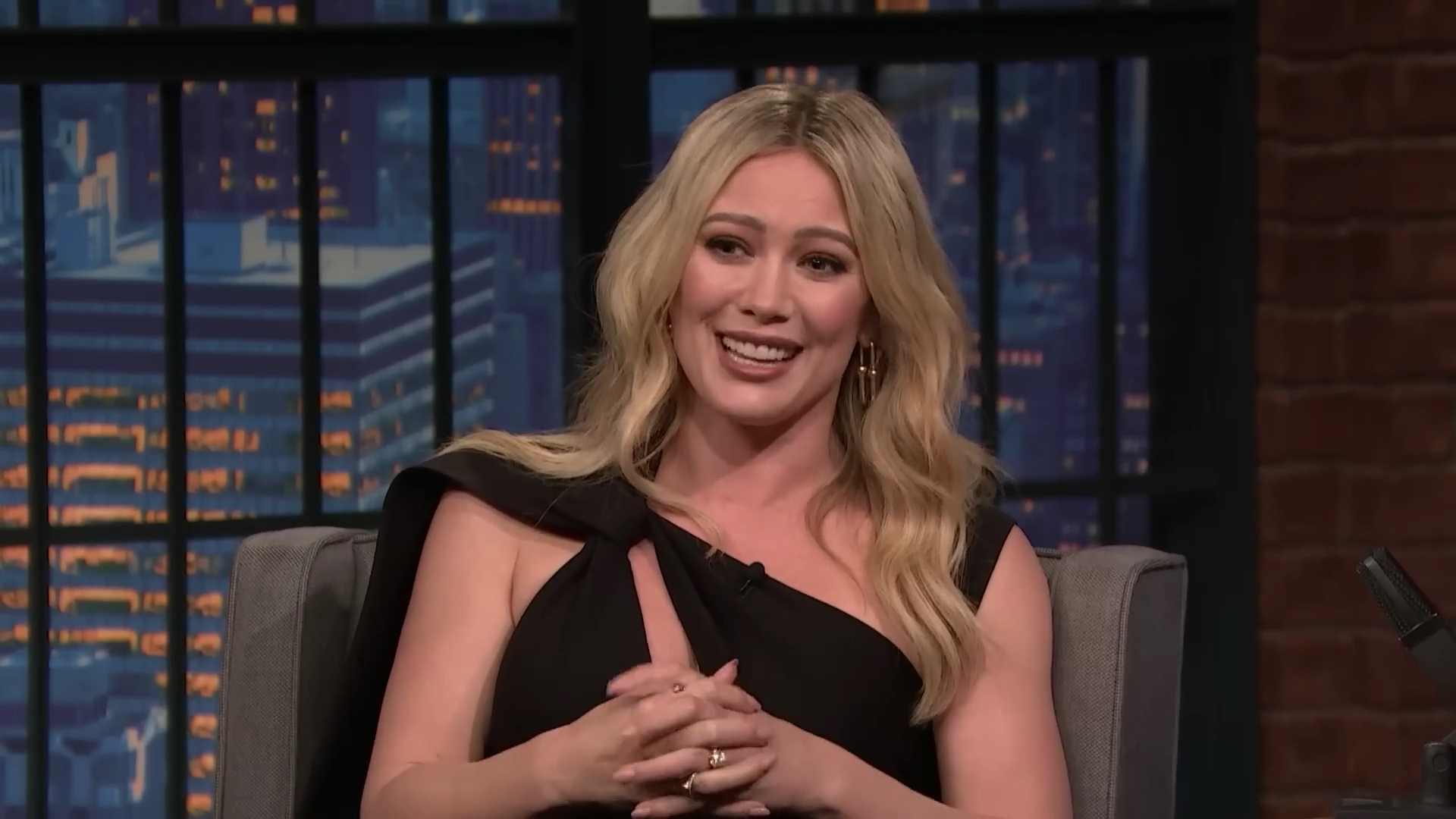 DailyDuff-dot-nl_2023LateNightwithSethMeyers0330.jpg