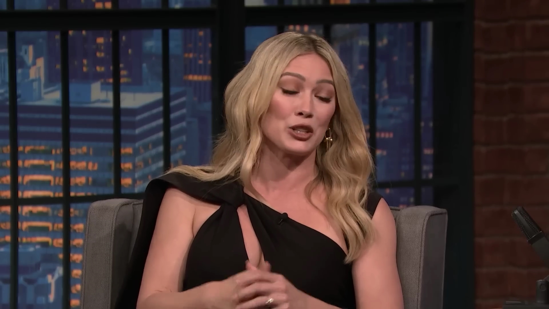 DailyDuff-dot-nl_2023LateNightwithSethMeyers0336.jpg DailyDuff-dot-nl_2023LateNightwithSethMeyers0336.jpg