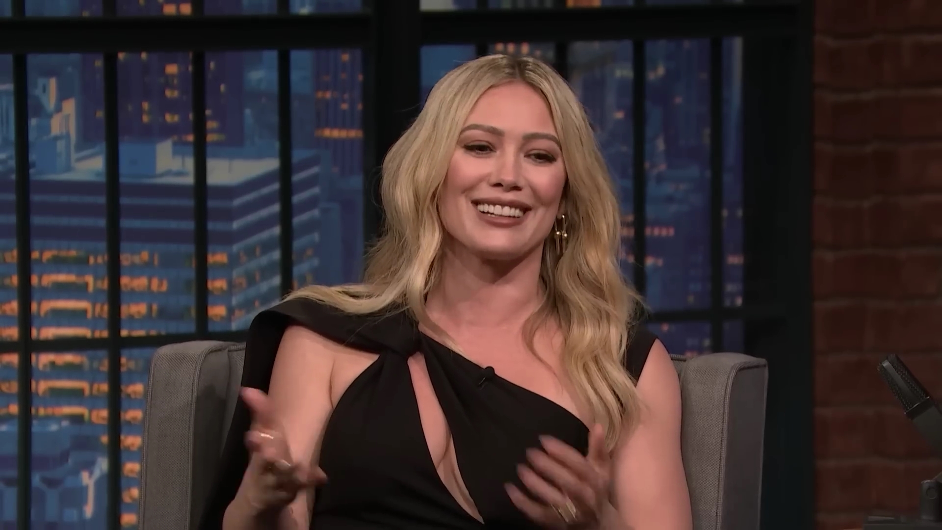 DailyDuff-dot-nl_2023LateNightwithSethMeyers0337.jpg