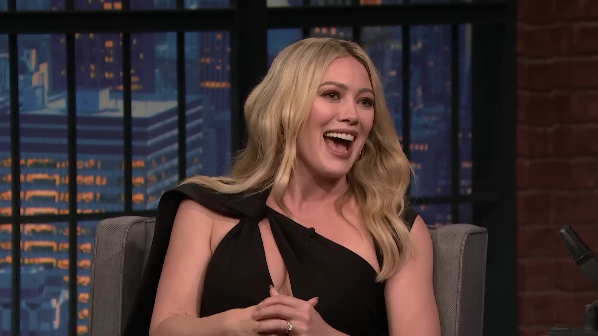 DailyDuff-dot-nl_2023LateNightwithSethMeyers0339.jpg DailyDuff-dot-nl_2023LateNightwithSethMeyers0339.jpg