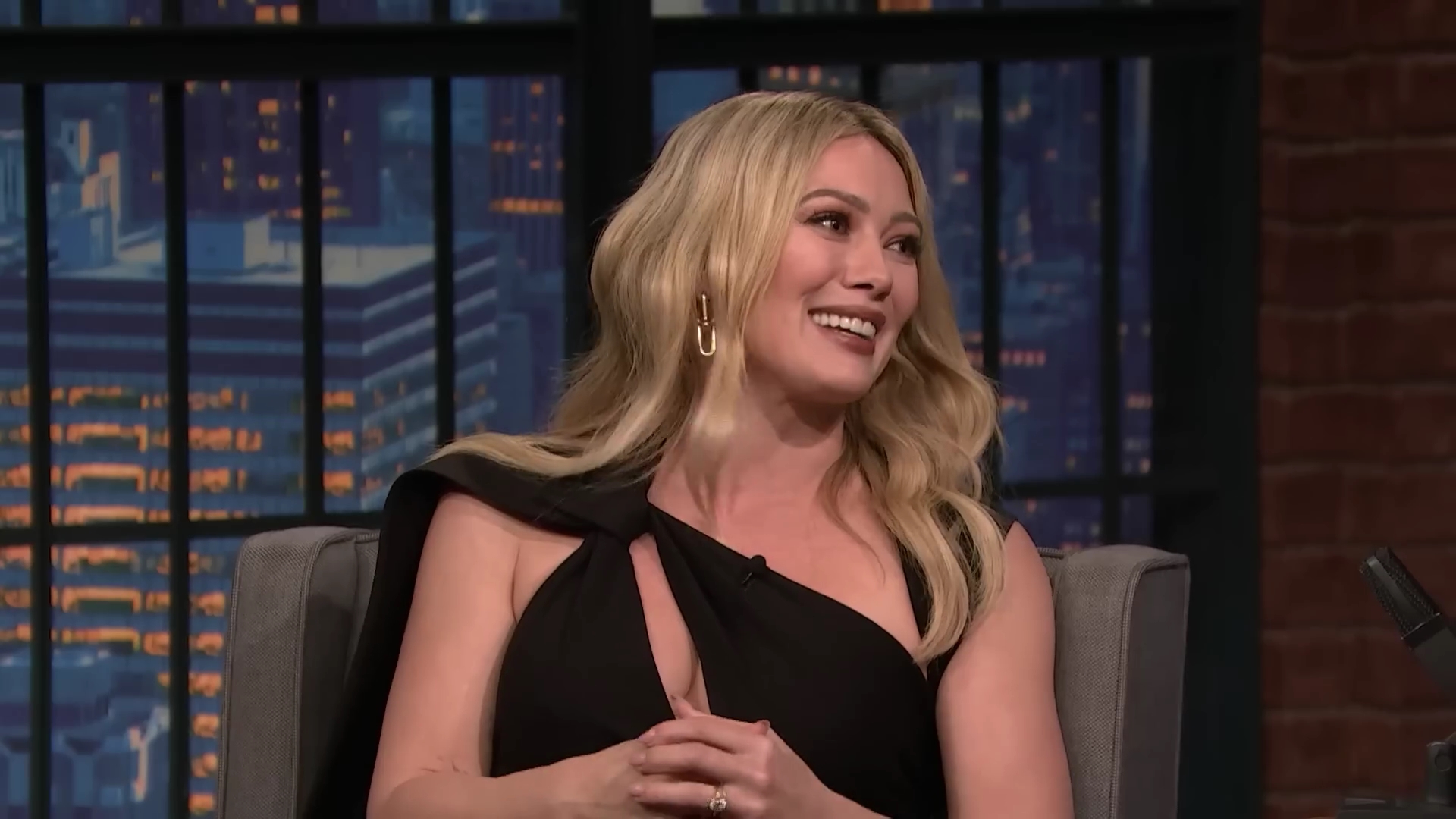 DailyDuff-dot-nl_2023LateNightwithSethMeyers0341.jpg DailyDuff-dot-nl_2023LateNightwithSethMeyers0341.jpg