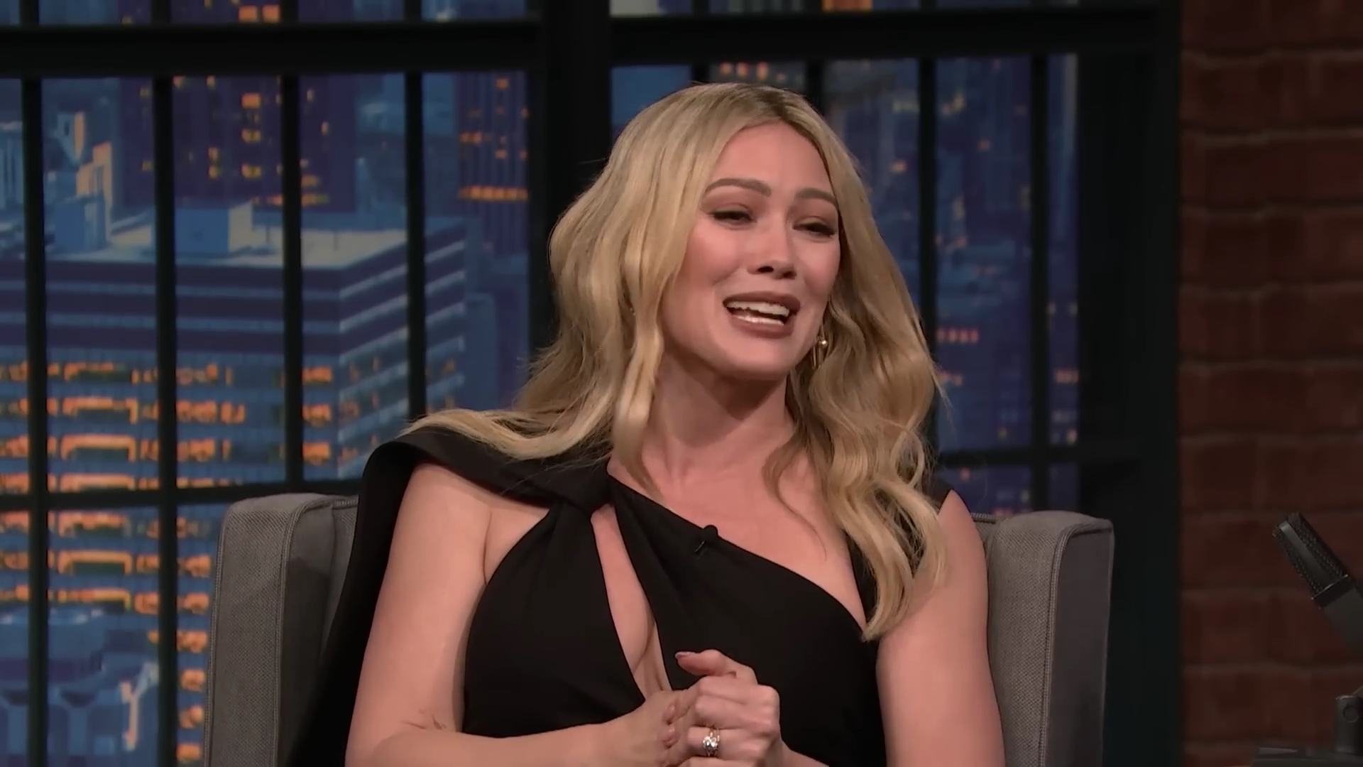 DailyDuff-dot-nl_2023LateNightwithSethMeyers0342.jpg