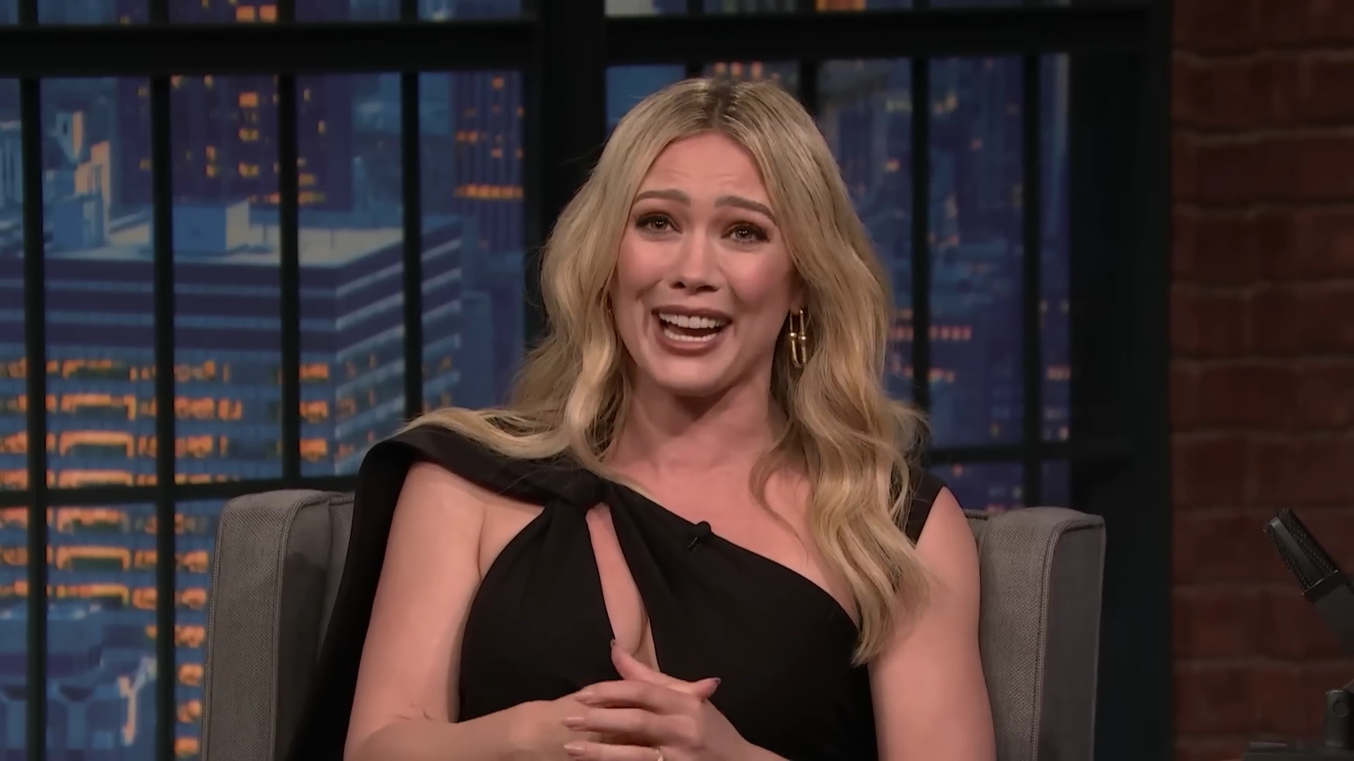 DailyDuff-dot-nl_2023LateNightwithSethMeyers0343.jpg DailyDuff-dot-nl_2023LateNightwithSethMeyers0343.jpg