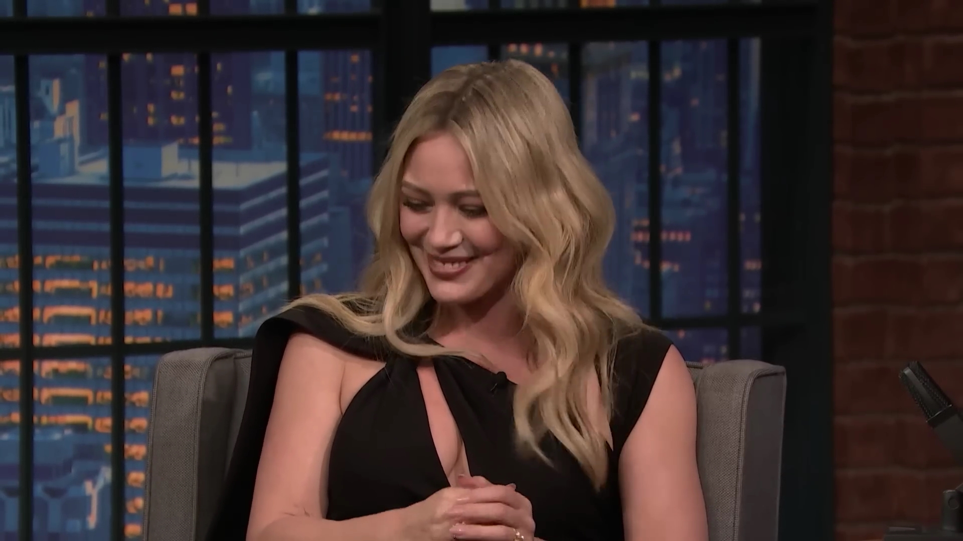 DailyDuff-dot-nl_2023LateNightwithSethMeyers0345.jpg DailyDuff-dot-nl_2023LateNightwithSethMeyers0345.jpg