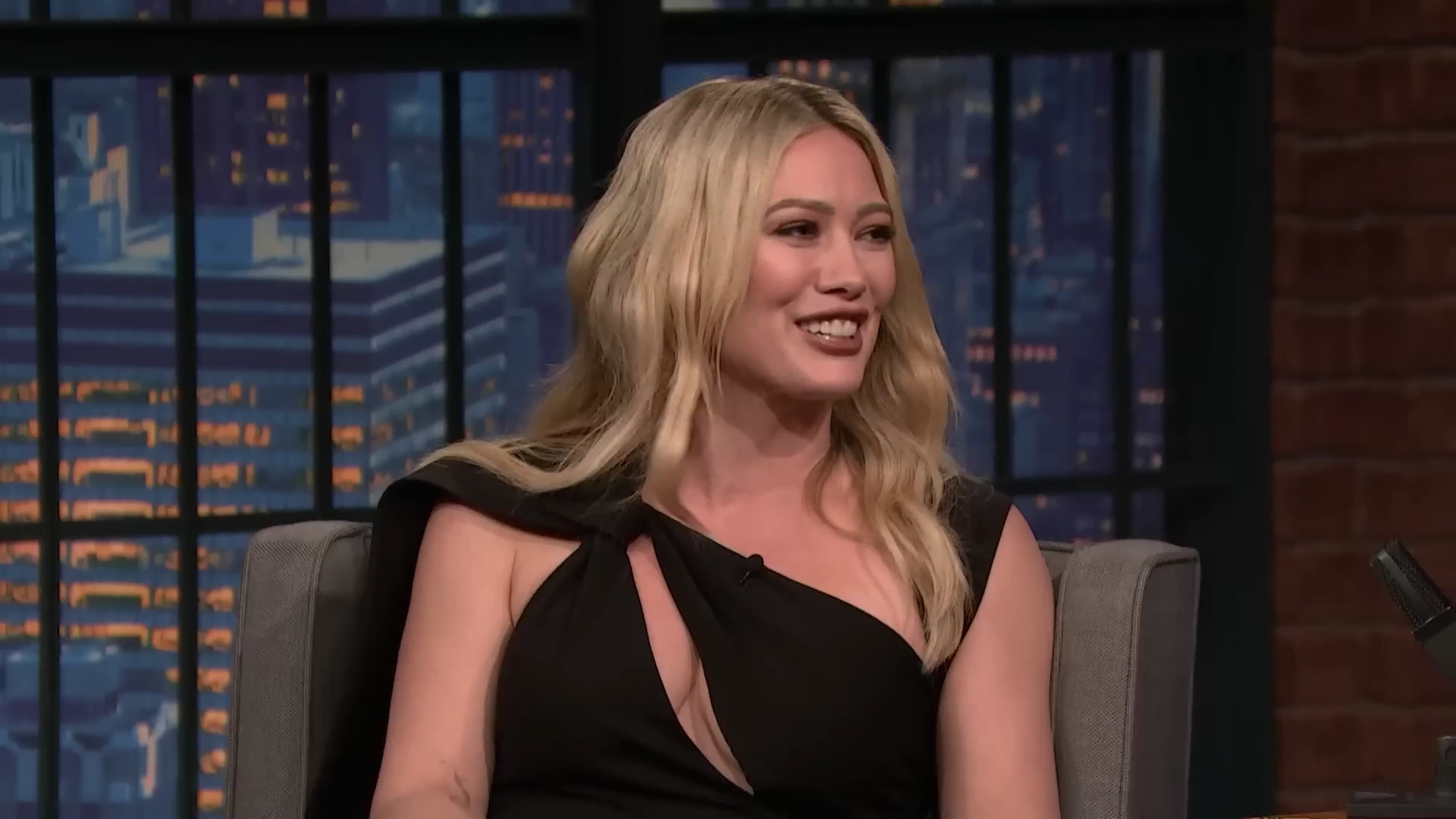 DailyDuff-dot-nl_2023LateNightwithSethMeyers0354.jpg