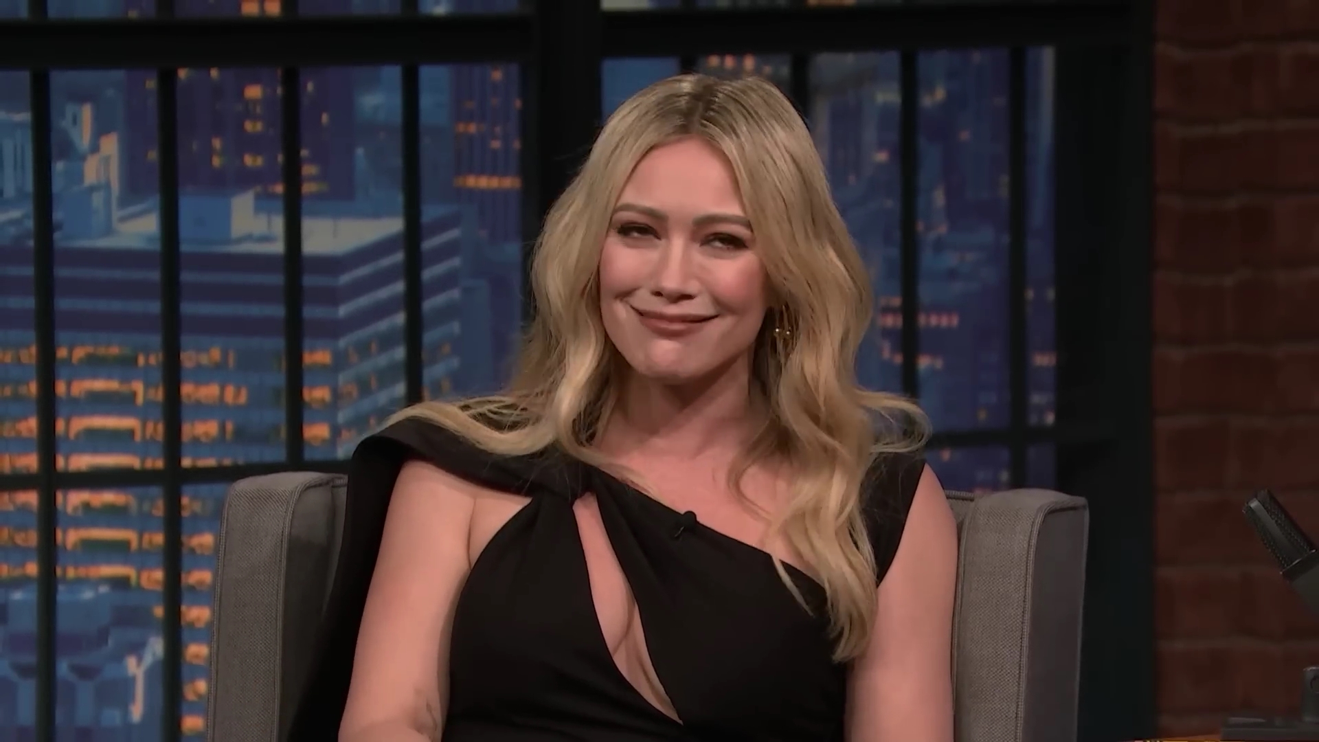 DailyDuff-dot-nl_2023LateNightwithSethMeyers0357.jpg