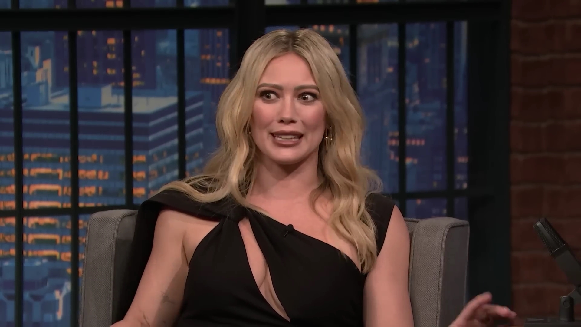 DailyDuff-dot-nl_2023LateNightwithSethMeyers0381.jpg DailyDuff-dot-nl_2023LateNightwithSethMeyers0381.jpg