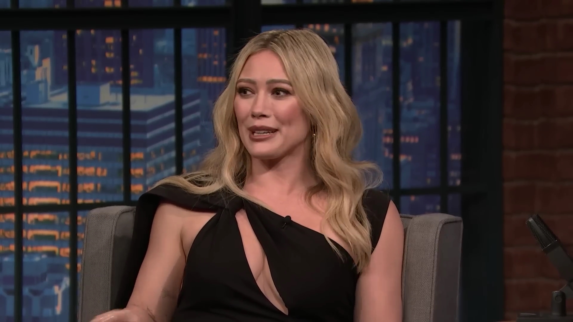 DailyDuff-dot-nl_2023LateNightwithSethMeyers0383.jpg DailyDuff-dot-nl_2023LateNightwithSethMeyers0383.jpg