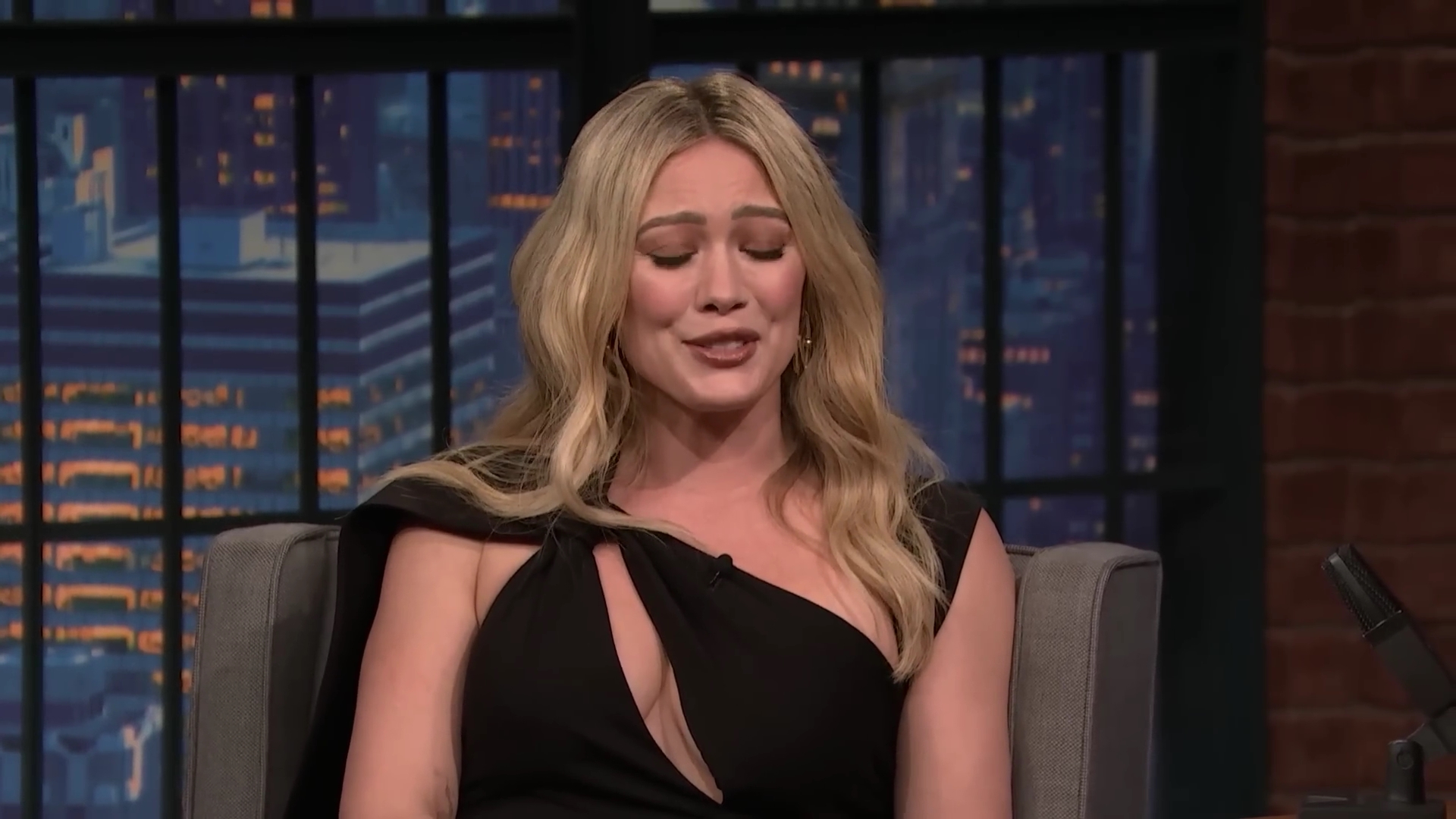 DailyDuff-dot-nl_2023LateNightwithSethMeyers0389.jpg DailyDuff-dot-nl_2023LateNightwithSethMeyers0389.jpg