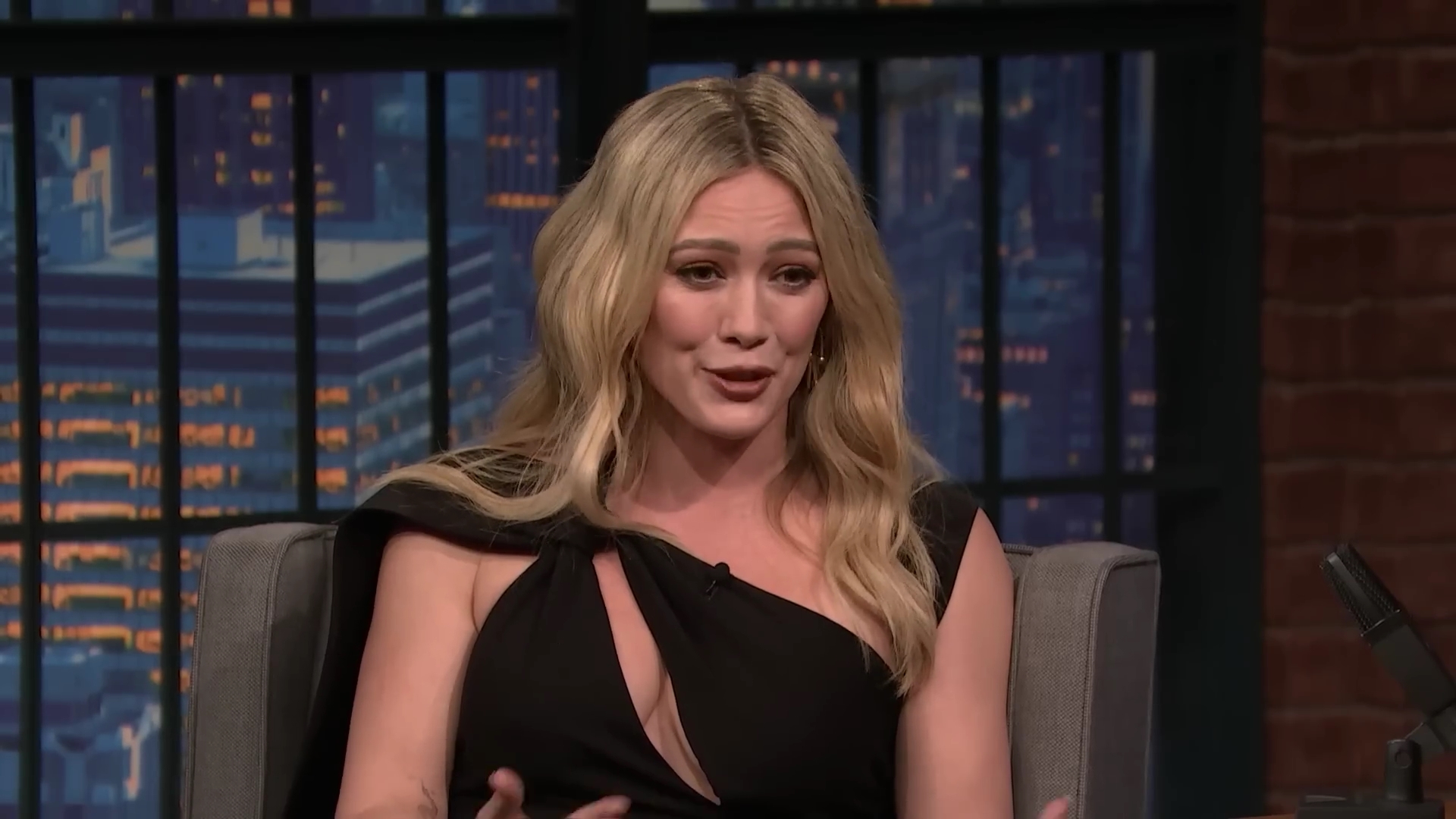 DailyDuff-dot-nl_2023LateNightwithSethMeyers0393.jpg DailyDuff-dot-nl_2023LateNightwithSethMeyers0393.jpg