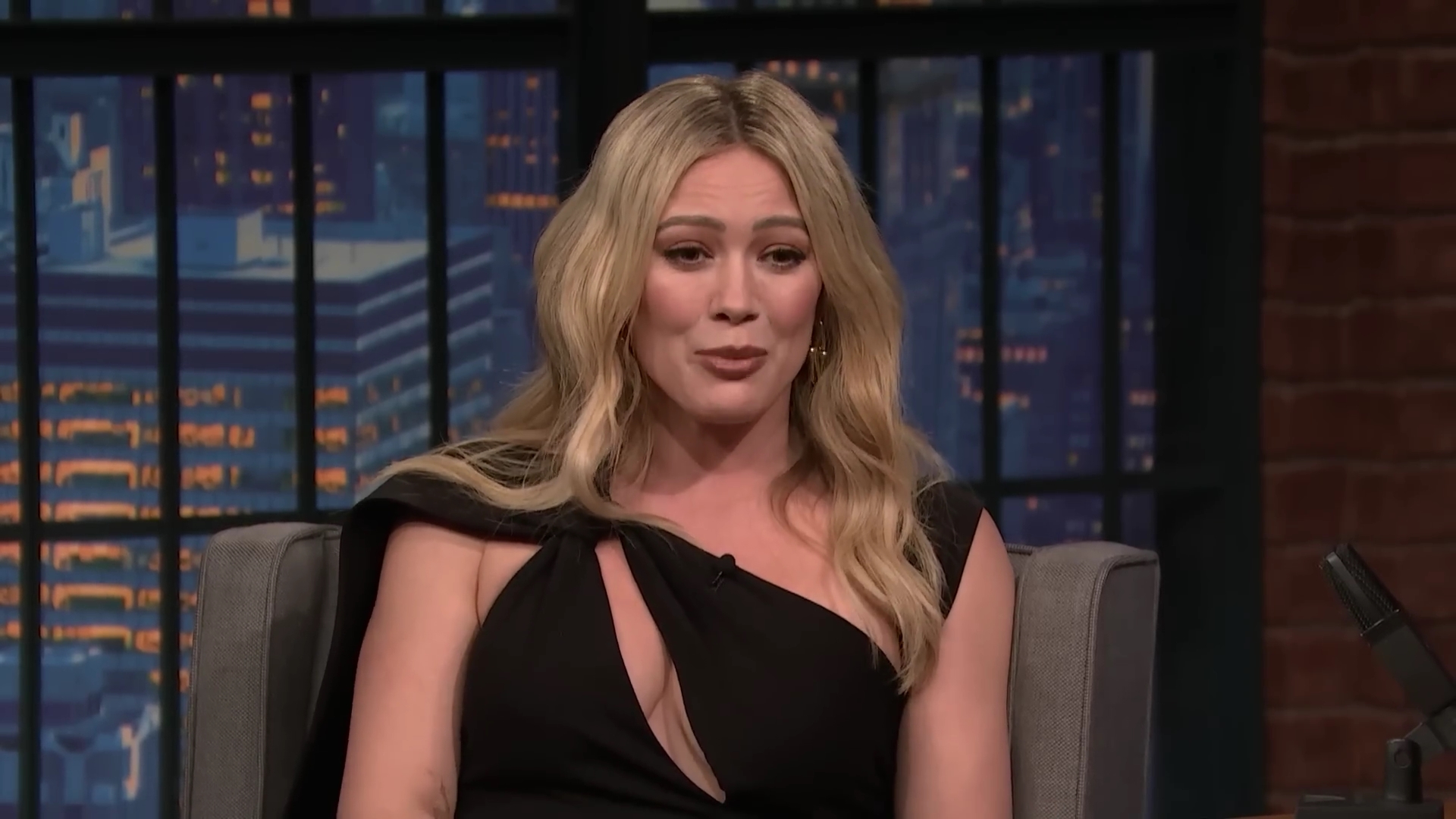 DailyDuff-dot-nl_2023LateNightwithSethMeyers0394.jpg DailyDuff-dot-nl_2023LateNightwithSethMeyers0394.jpg