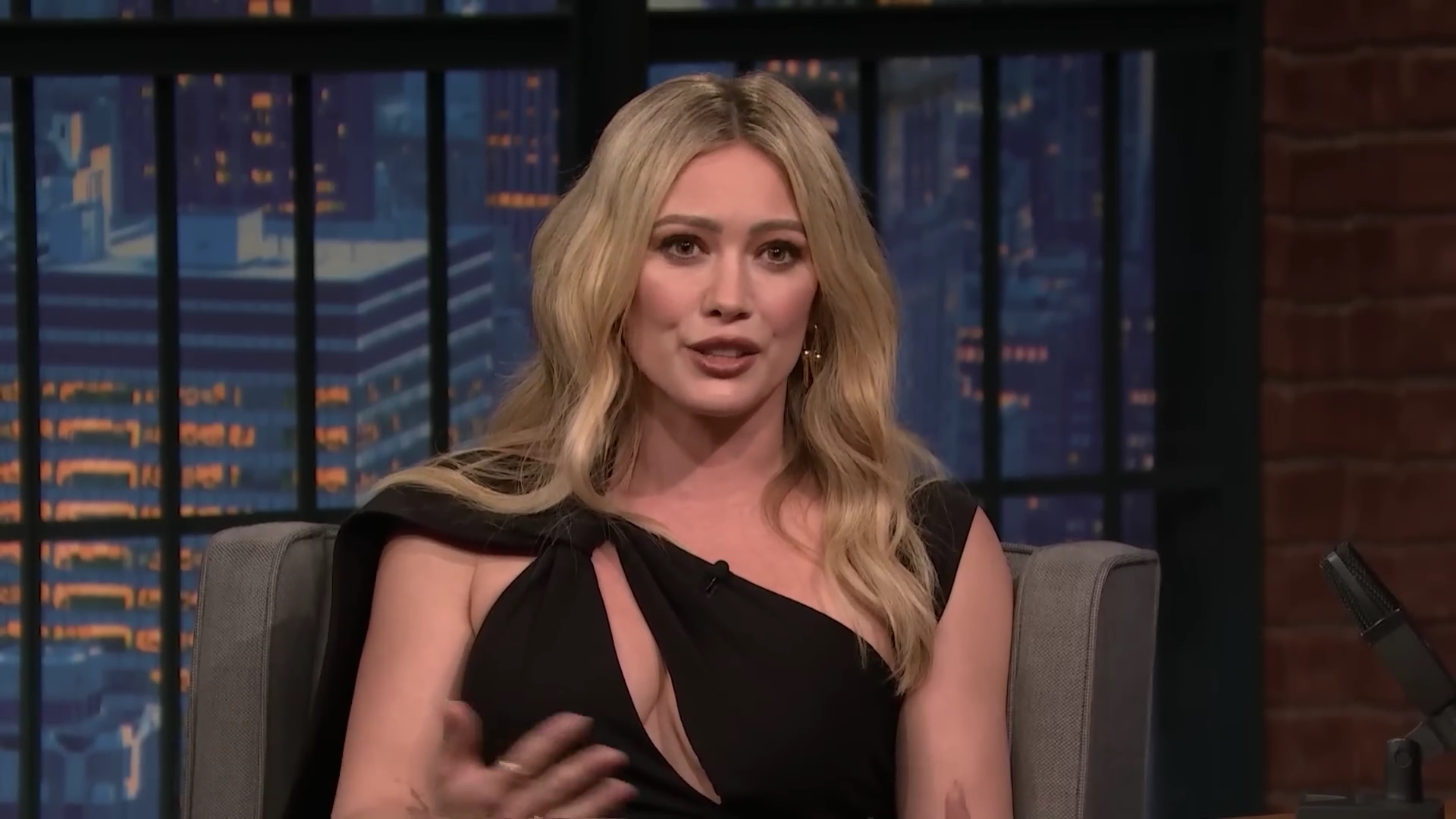 DailyDuff-dot-nl_2023LateNightwithSethMeyers0397.jpg DailyDuff-dot-nl_2023LateNightwithSethMeyers0397.jpg