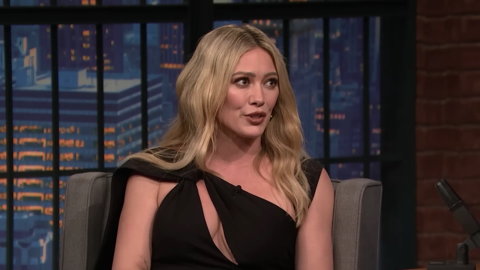 DailyDuff-dot-nl_2023LateNightwithSethMeyers0398.jpg DailyDuff-dot-nl_2023LateNightwithSethMeyers0398.jpg