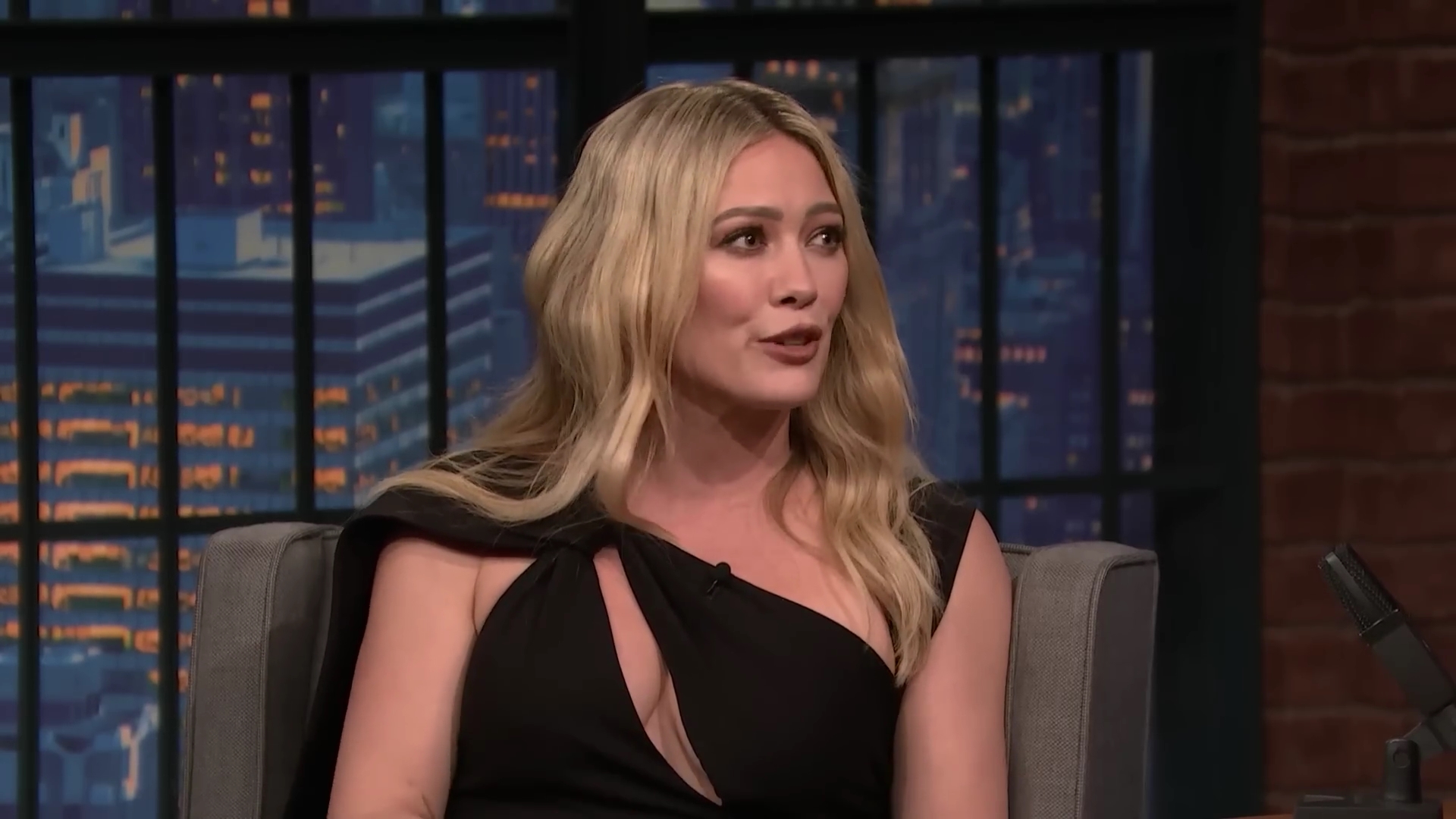 DailyDuff-dot-nl_2023LateNightwithSethMeyers0403.jpg DailyDuff-dot-nl_2023LateNightwithSethMeyers0403.jpg